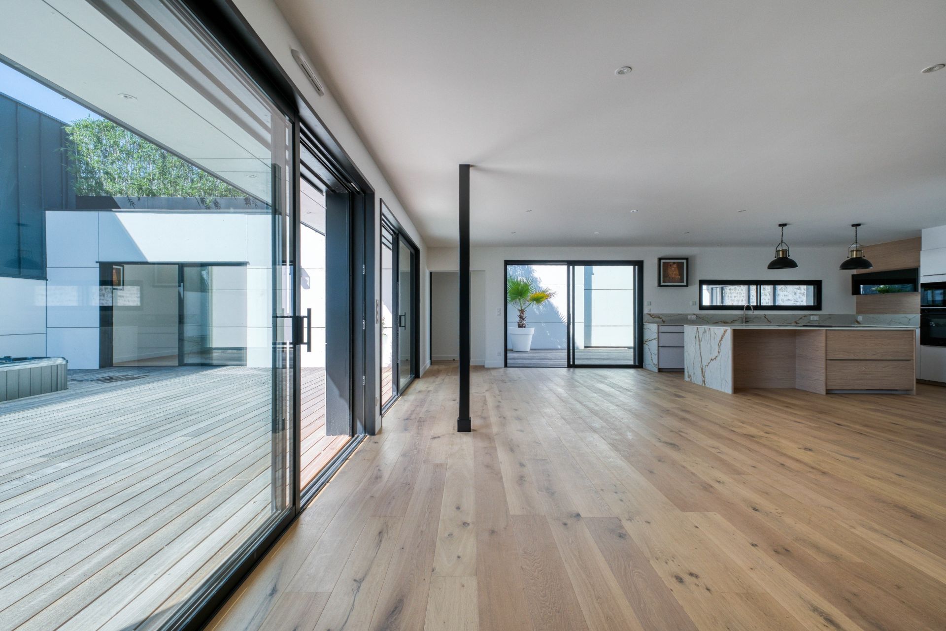 luxury house 6 Rooms for sale on VAUX SUR MER (17640)