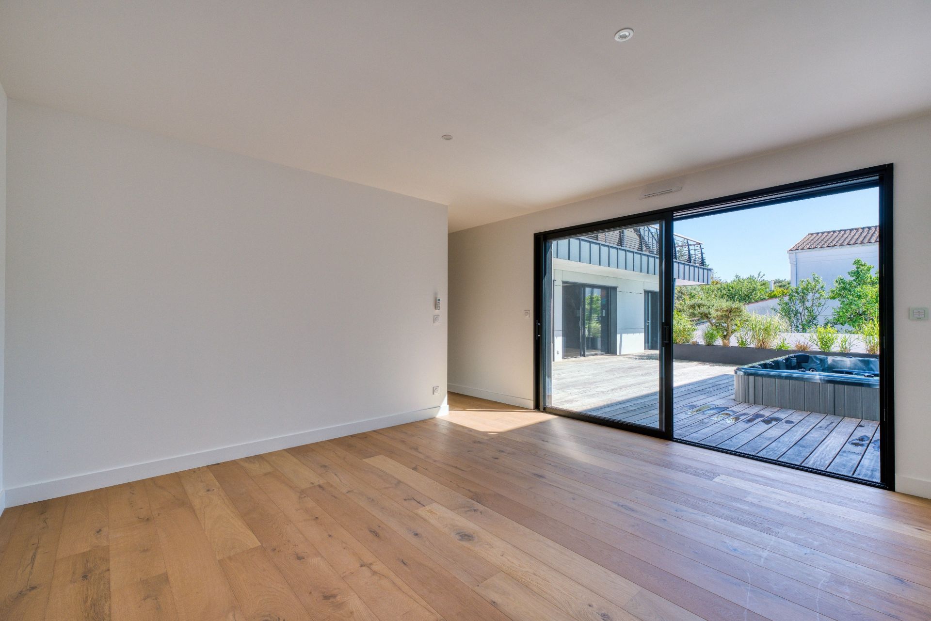 luxury house 6 Rooms for sale on VAUX SUR MER (17640)