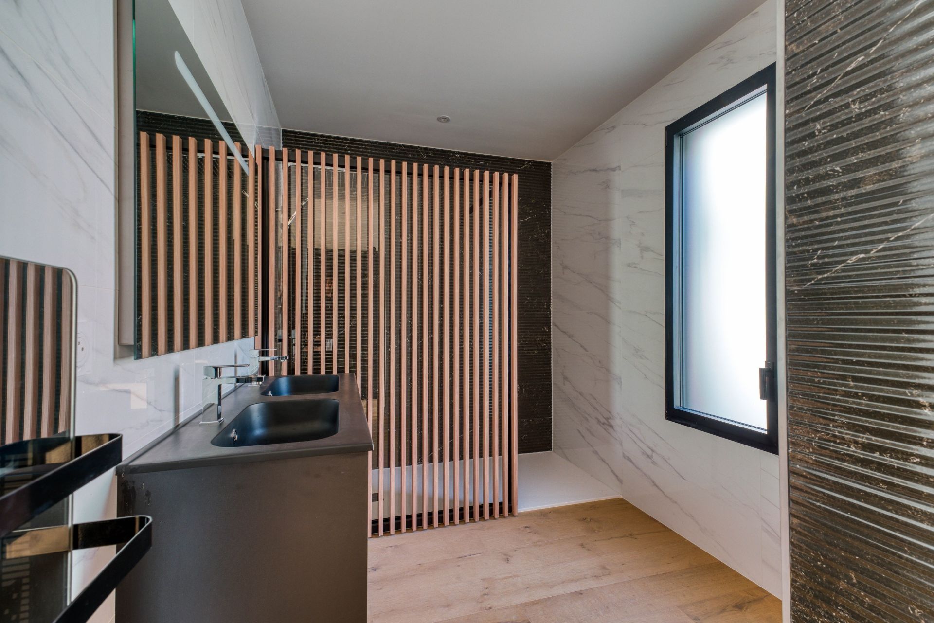 luxury house 6 Rooms for sale on VAUX SUR MER (17640)