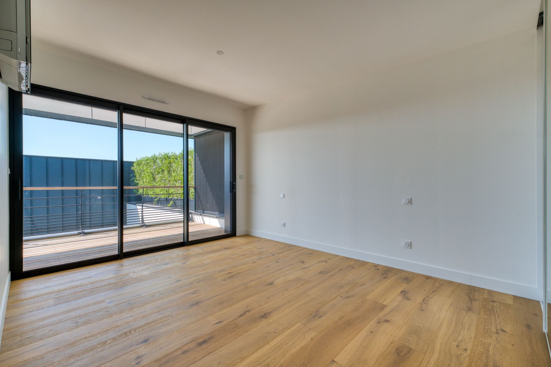 luxury house 6 Rooms for sale on VAUX SUR MER (17640)