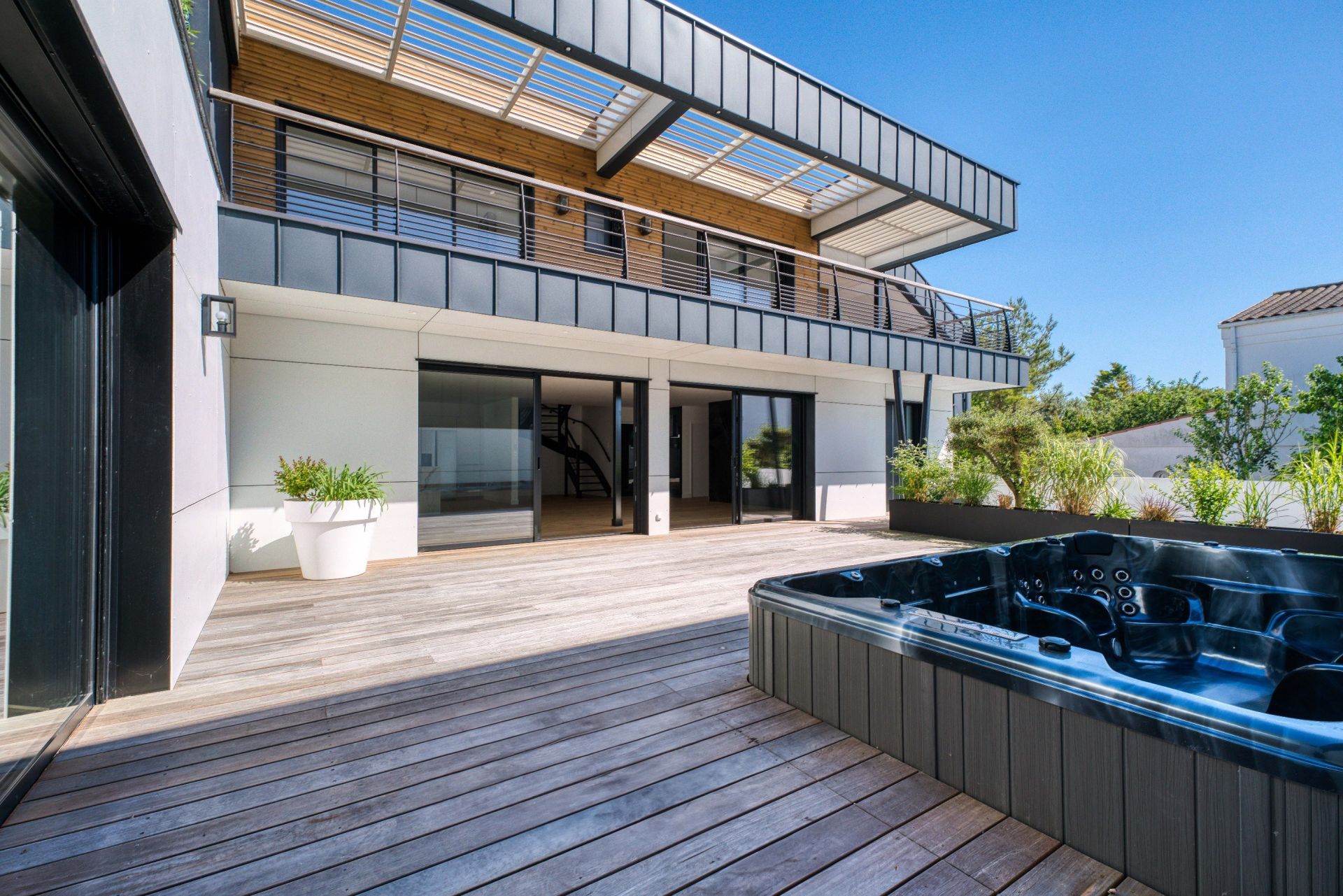 luxury house 6 Rooms for sale on VAUX SUR MER (17640)