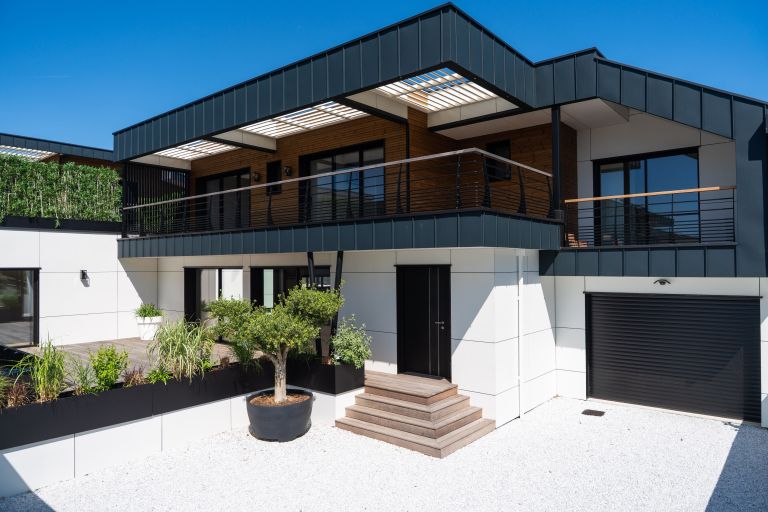 luxury house 6 Rooms for sale on VAUX SUR MER (17640)