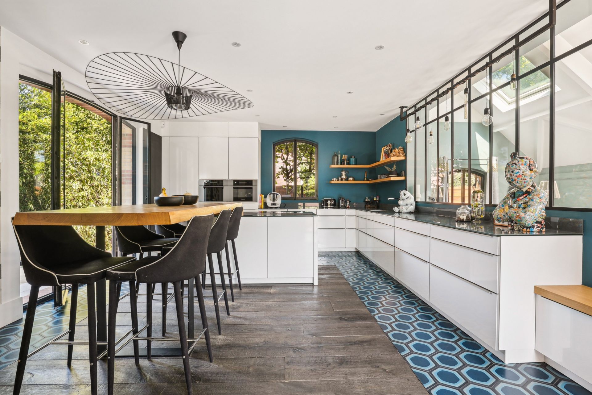 luxury house 8 Rooms for sale on VAUCRESSON (92420)