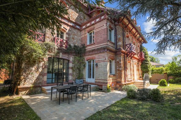 Sale Luxury house Vaucresson 8 Rooms 292 m²