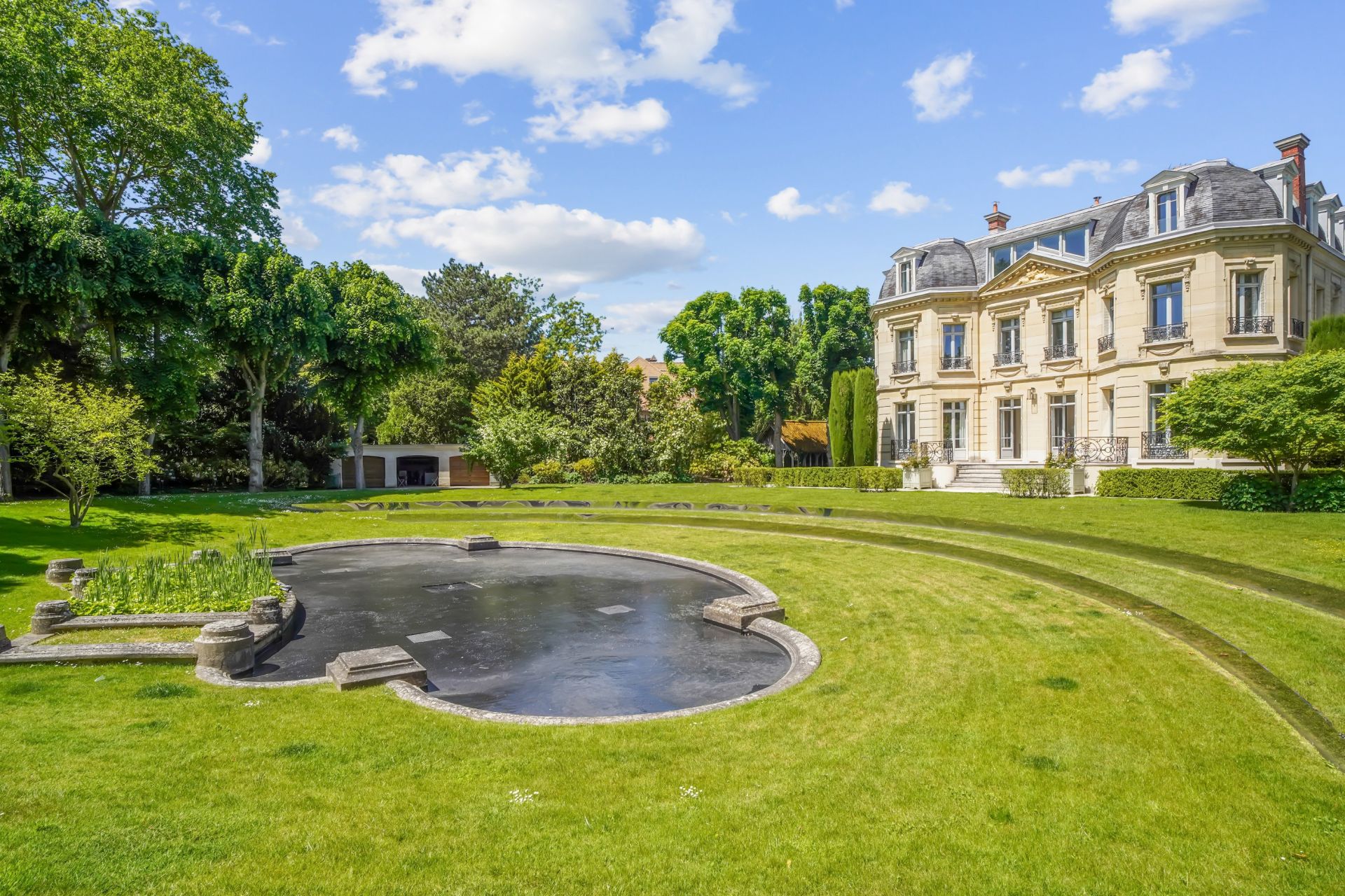 luxury house 12 Rooms for sale on LE VESINET (78110)