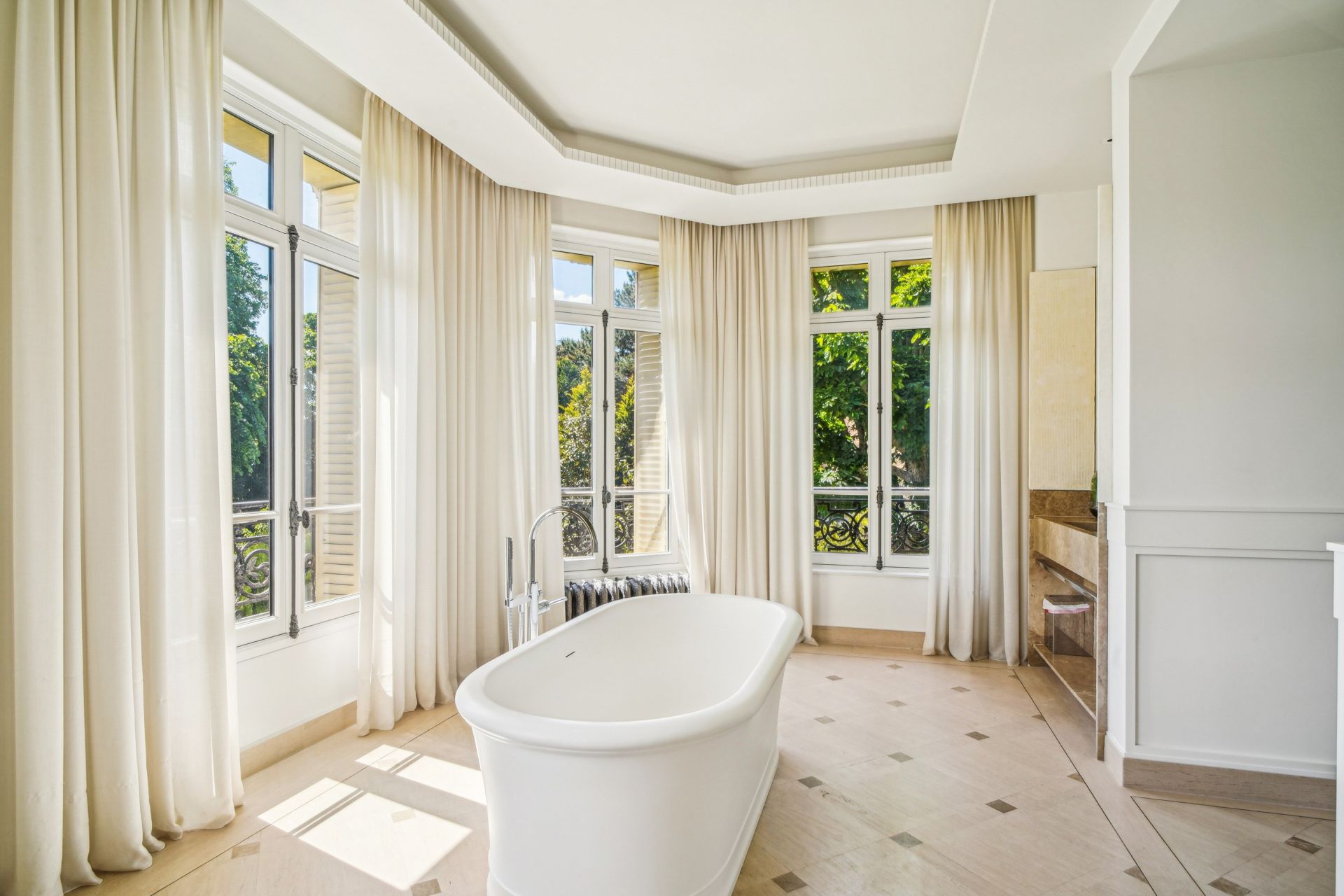 luxury house 12 Rooms for sale on LE VESINET (78110)