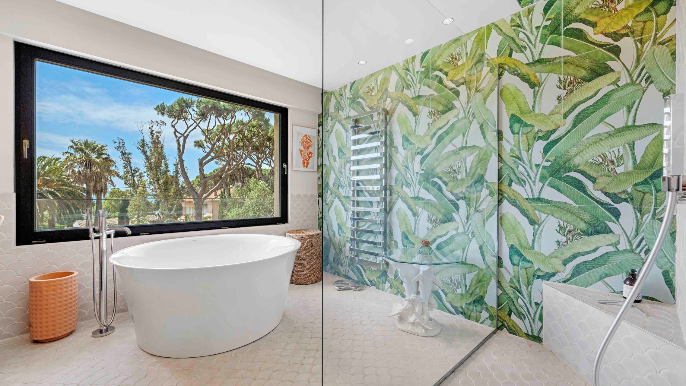 contemporary house 9 Rooms for sale on STE MAXIME (83120)