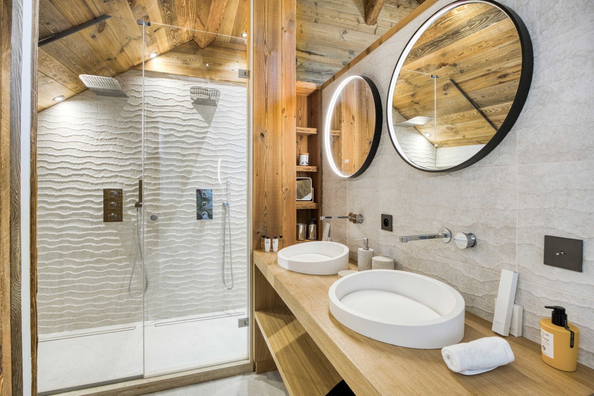 luxury apartment 6 Rooms for seasonal rent on MEGEVE (74120)