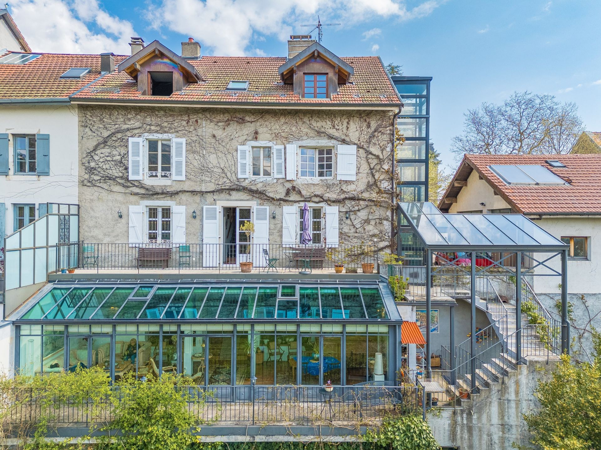 townhouse 12 Rooms for sale on GEX (01170)