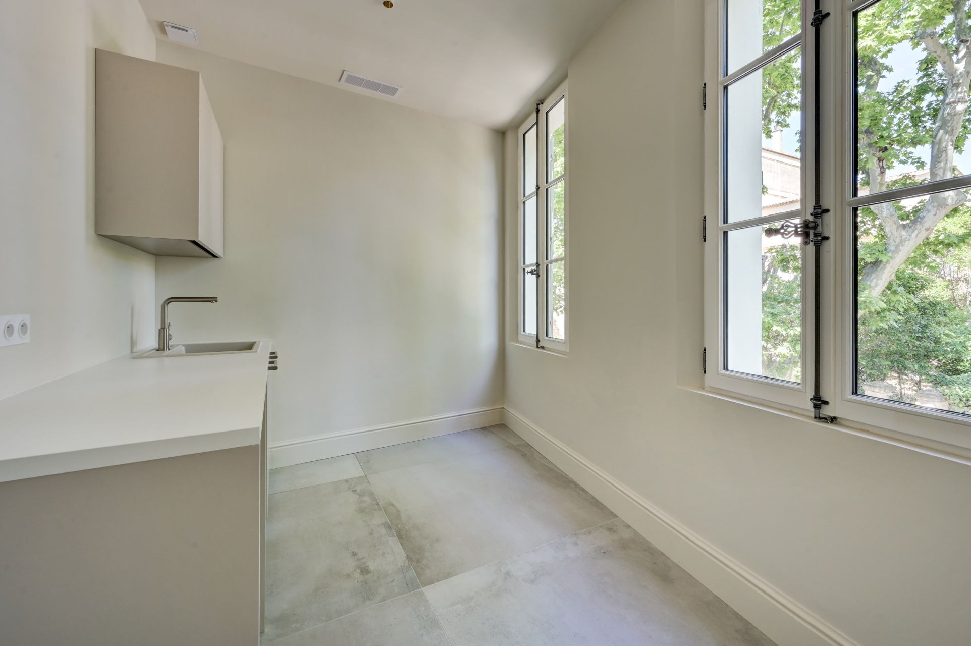 luxury house 6 Rooms for sale on AIX EN PROVENCE (13100)