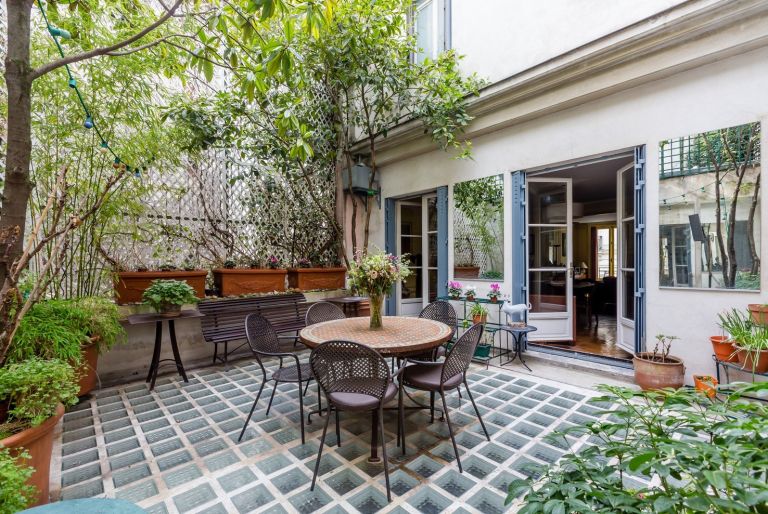 luxury house 7 Rooms for sale on PARIS (75009)