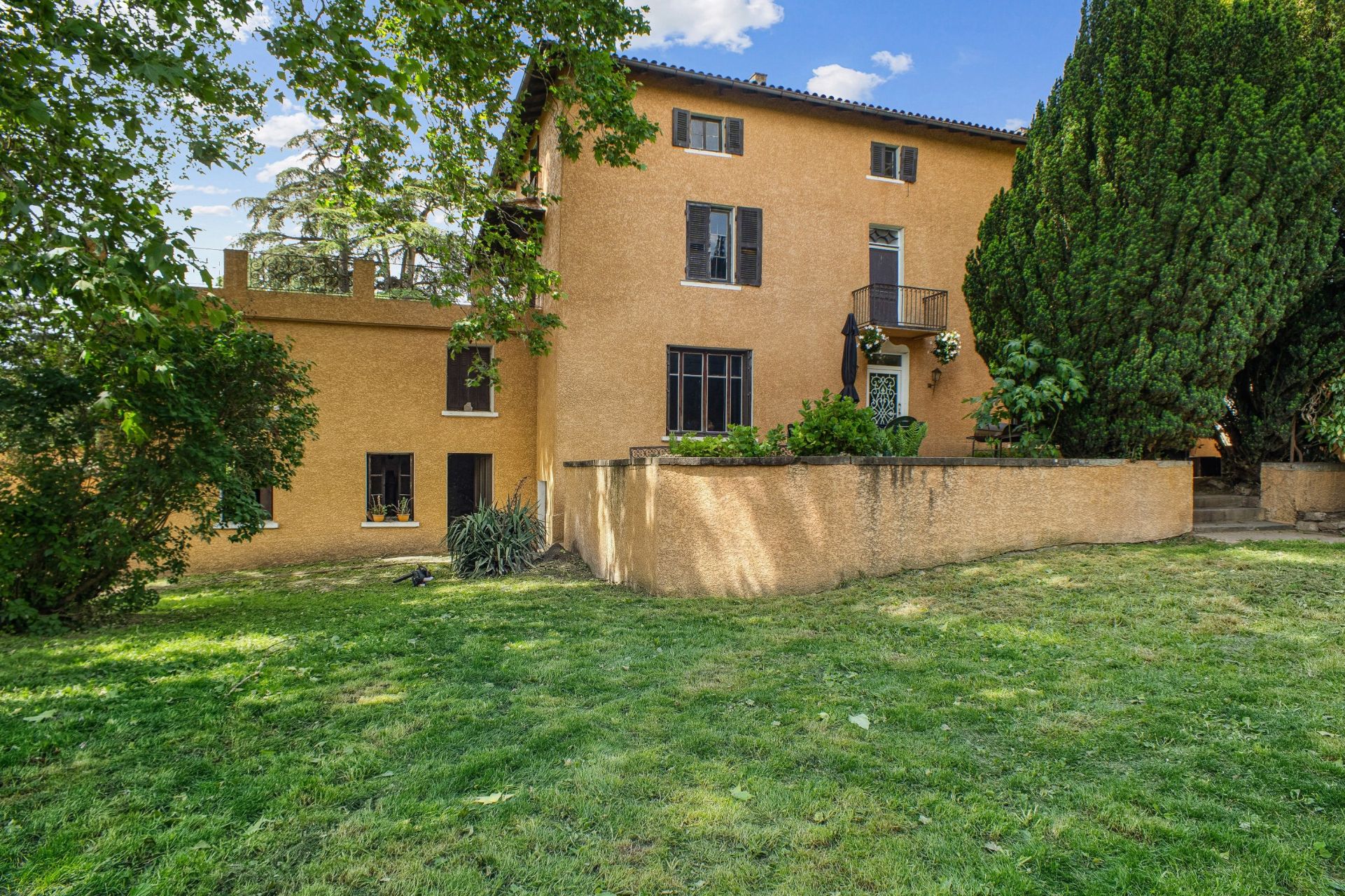 maison de luxe 14 Pièces en vente sur REYRIEUX (01600)