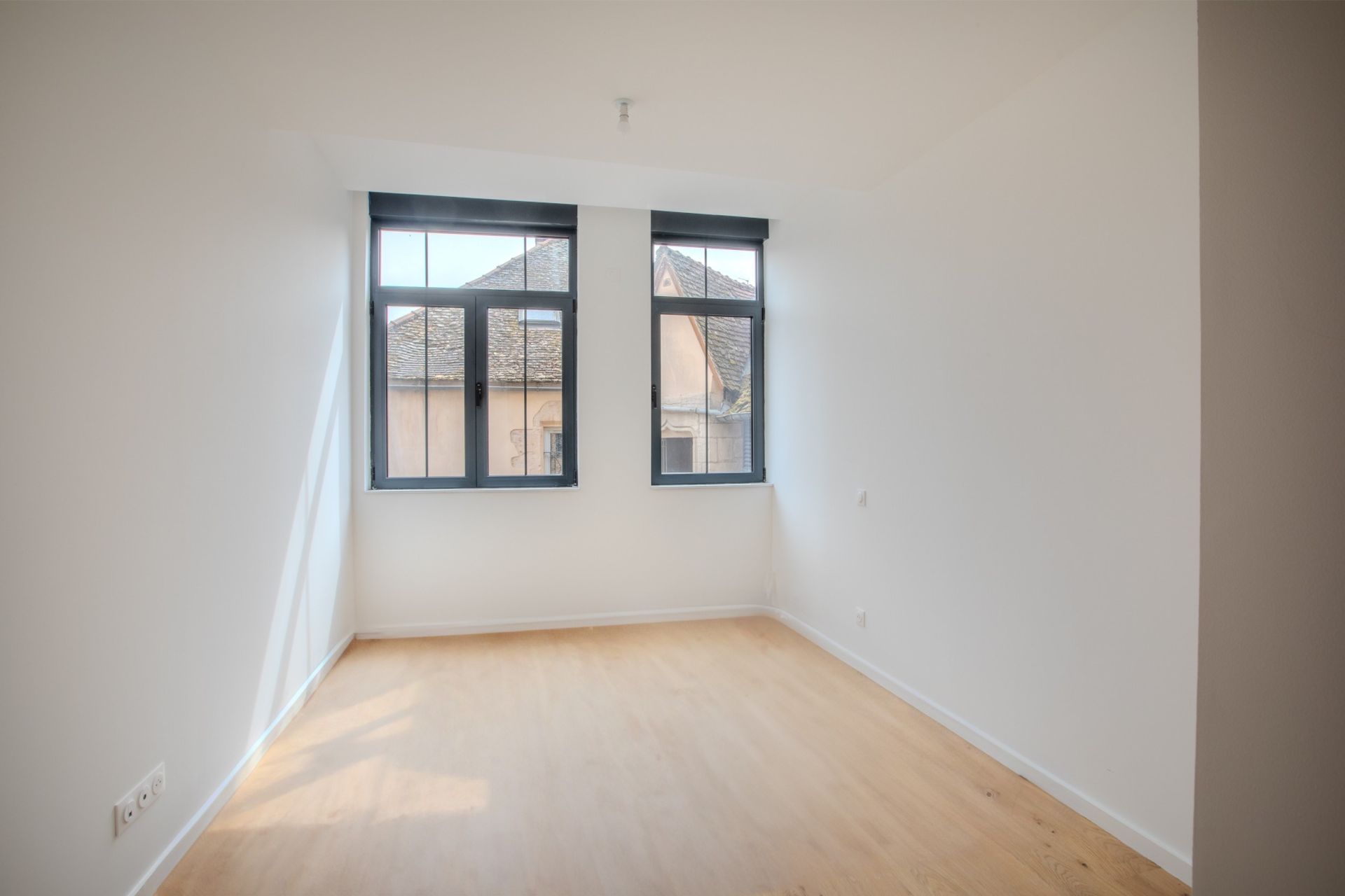 luxury apartment 4 Rooms for sale on BEAUNE (21200)