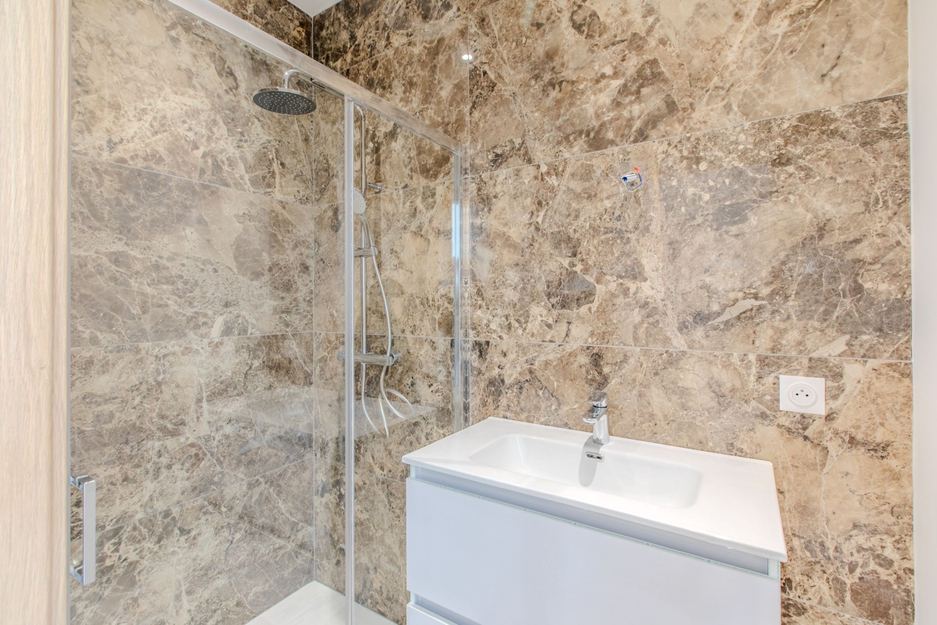 luxury apartment 4 Rooms for sale on BEAUNE (21200)