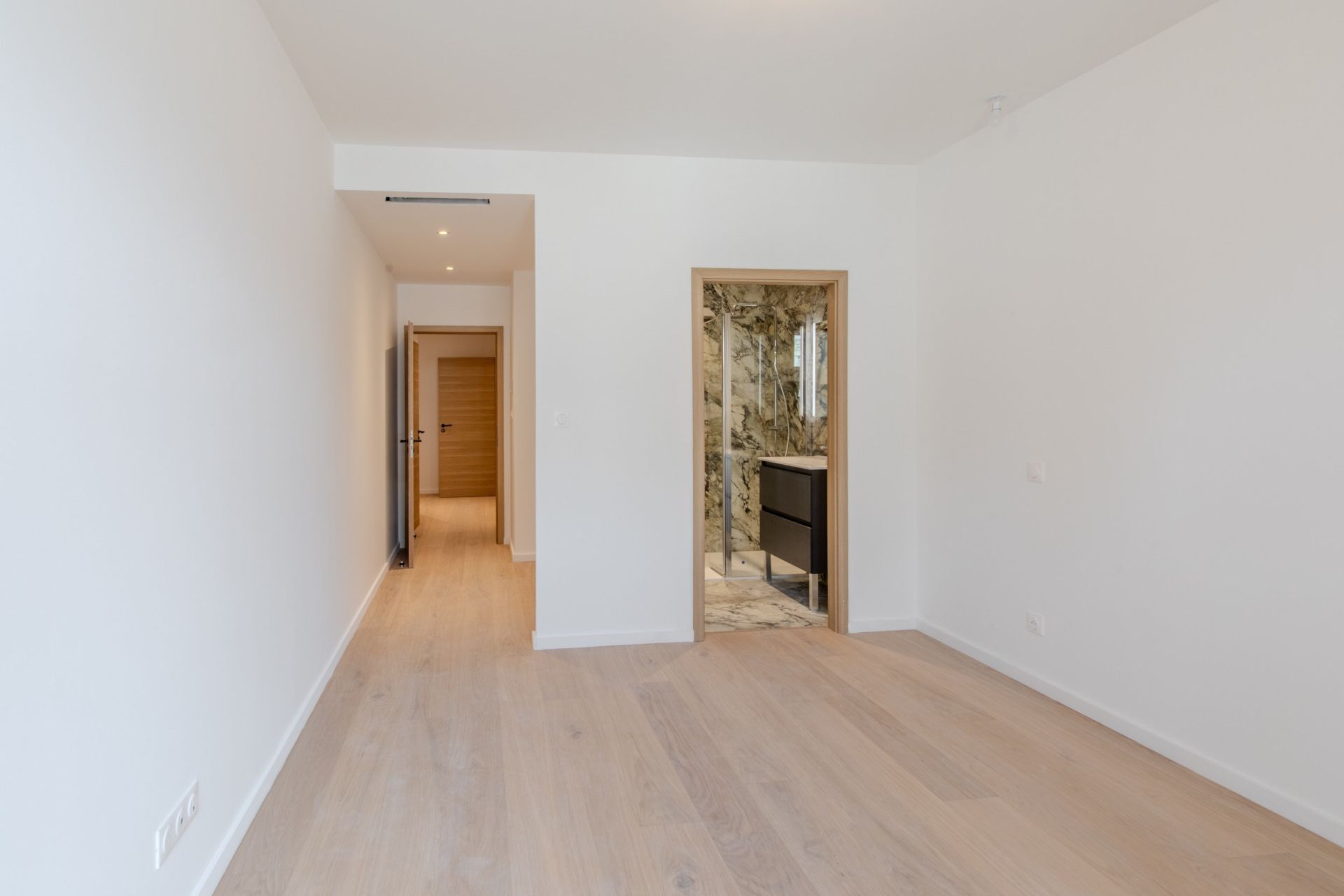 luxury apartment 4 Rooms for sale on BEAUNE (21200)