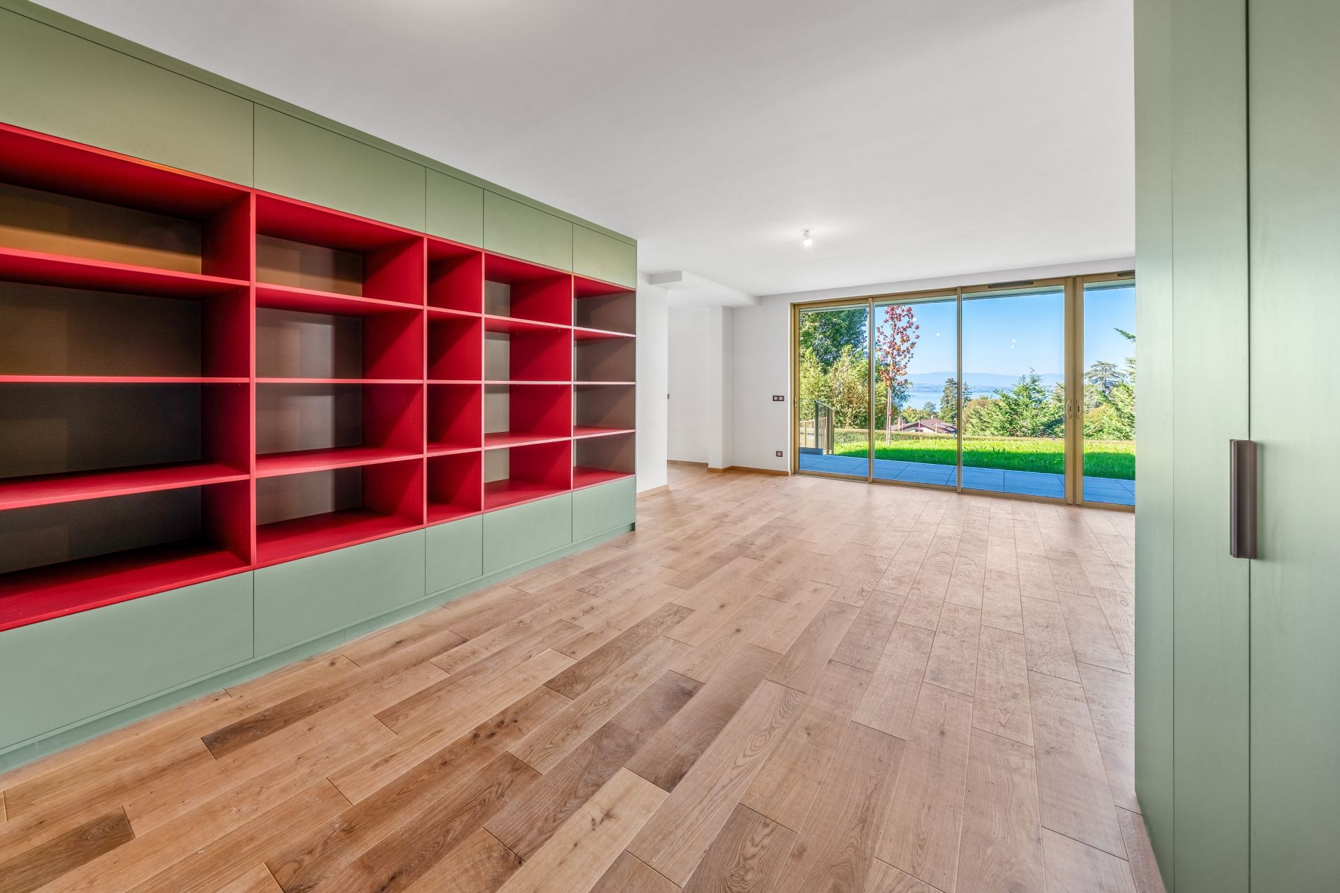 luxury apartment 6 Rooms for sale on EVIAN LES BAINS (74500)