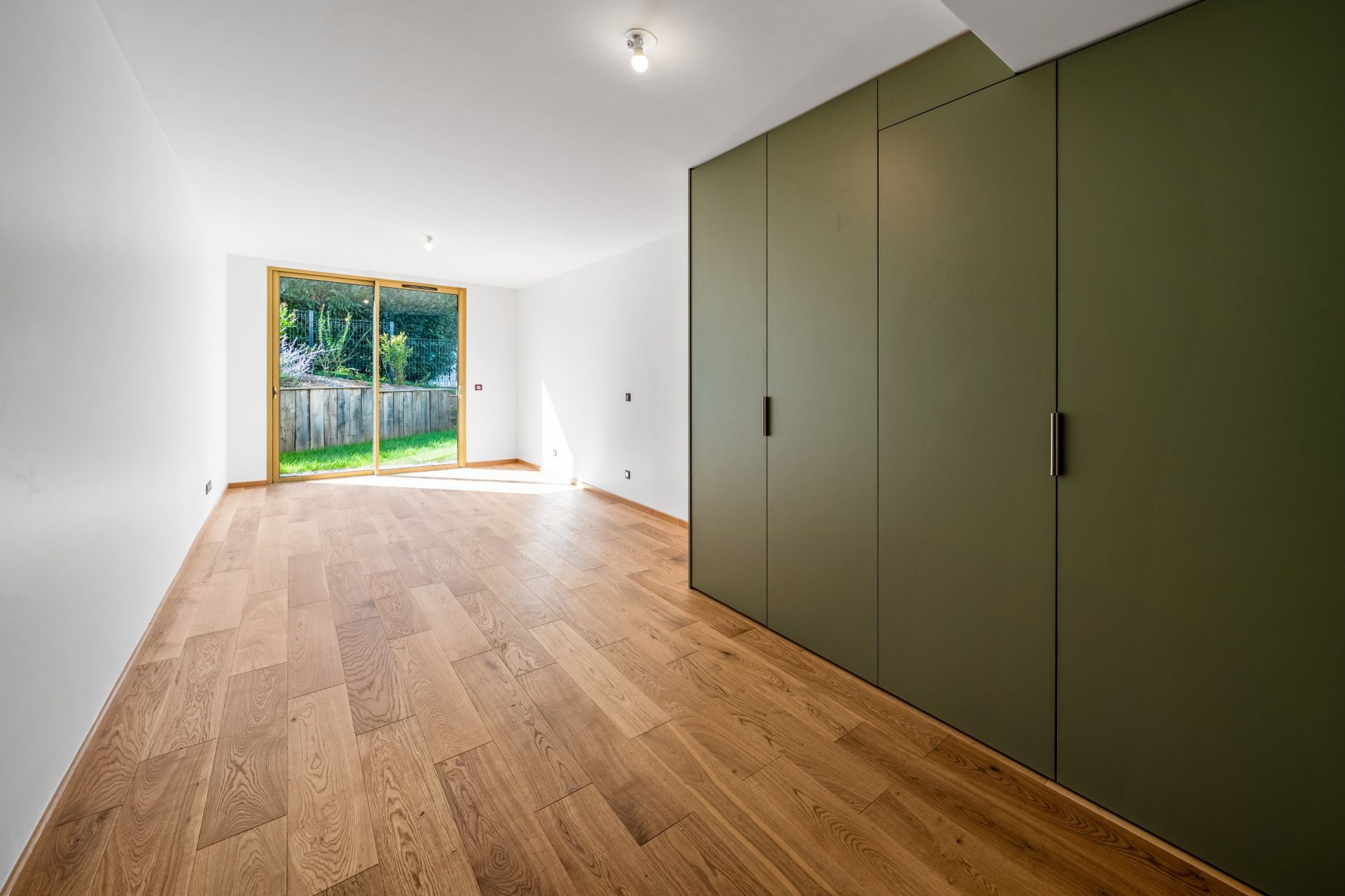 luxury apartment 6 Rooms for sale on EVIAN LES BAINS (74500)