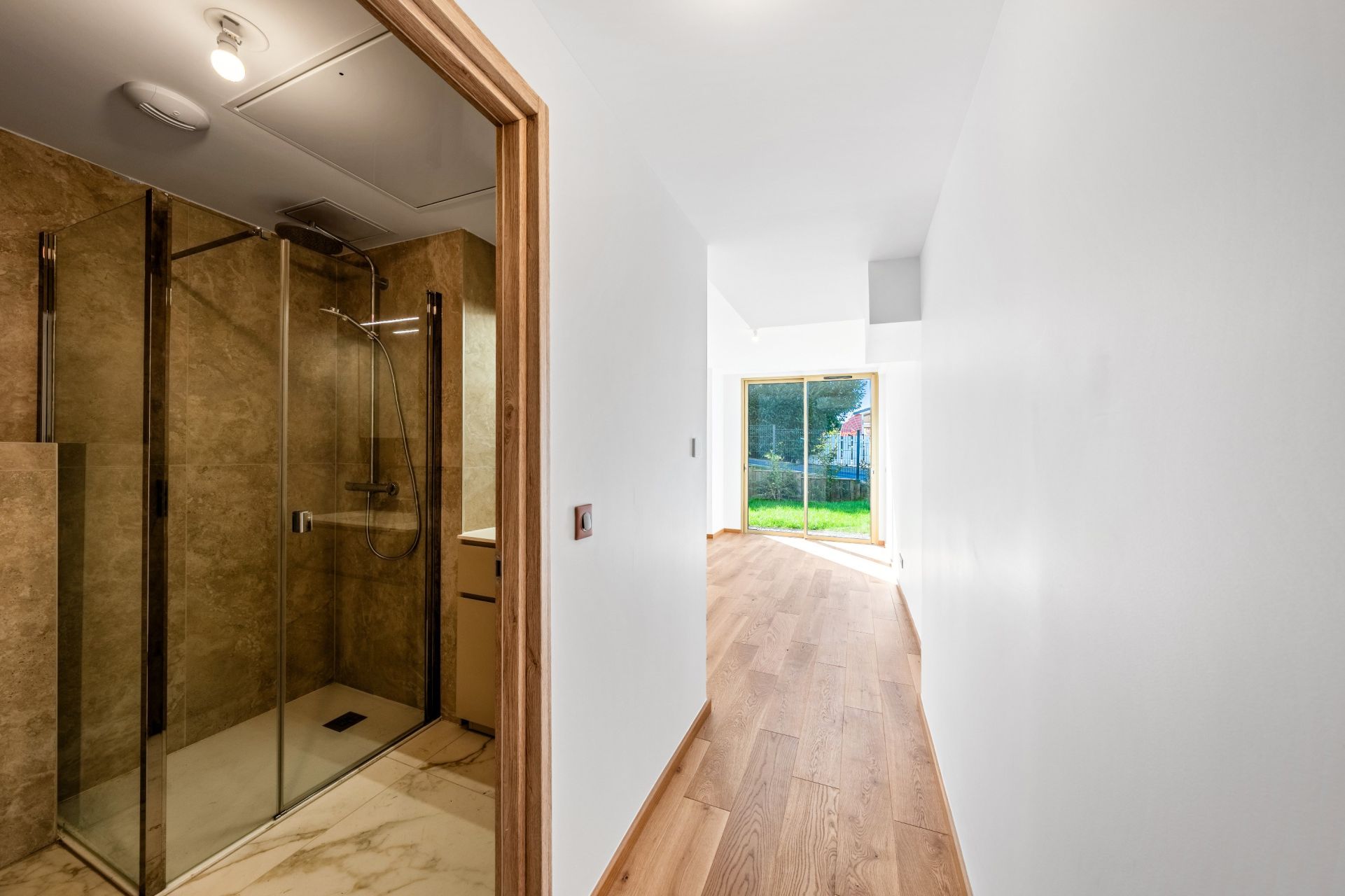luxury apartment 6 Rooms for sale on EVIAN LES BAINS (74500)