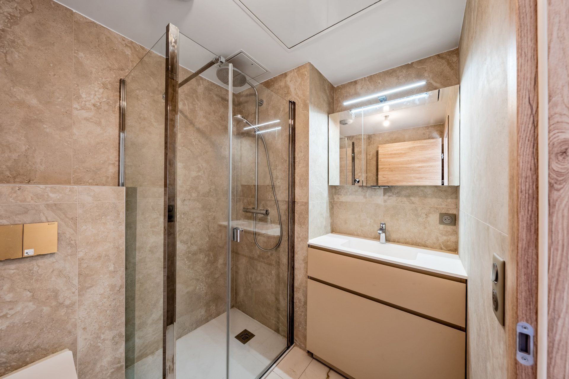 luxury apartment 6 Rooms for sale on EVIAN LES BAINS (74500)