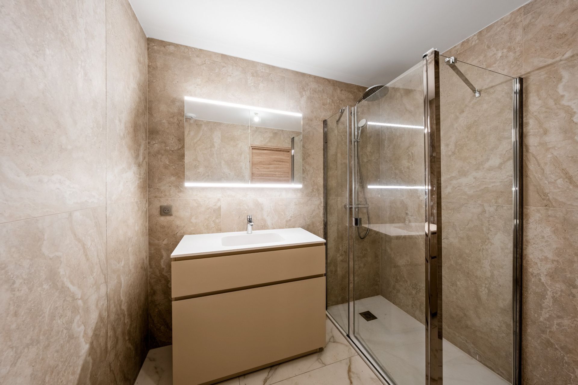 luxury apartment 6 Rooms for sale on EVIAN LES BAINS (74500)
