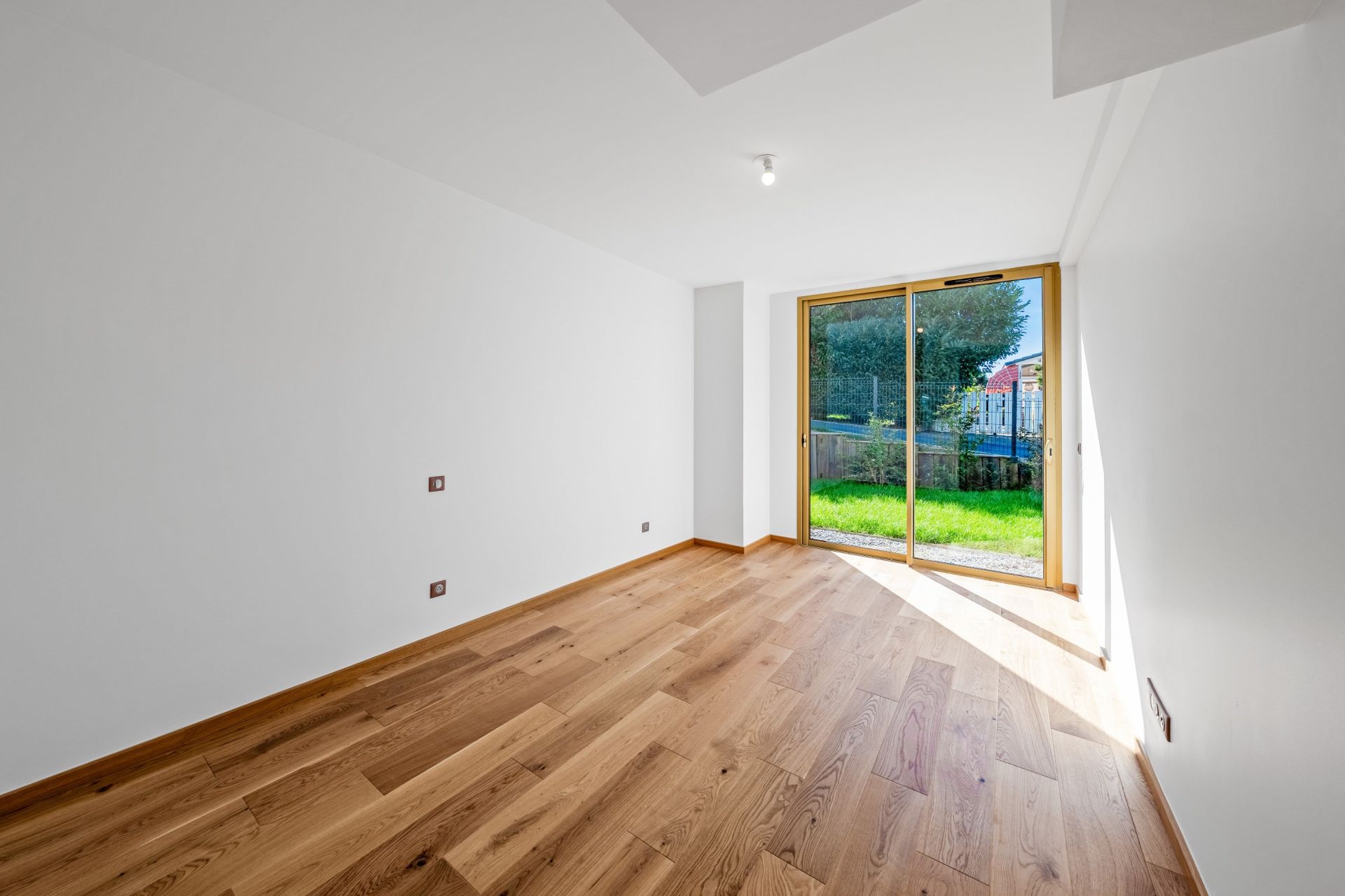 luxury apartment 6 Rooms for sale on EVIAN LES BAINS (74500)