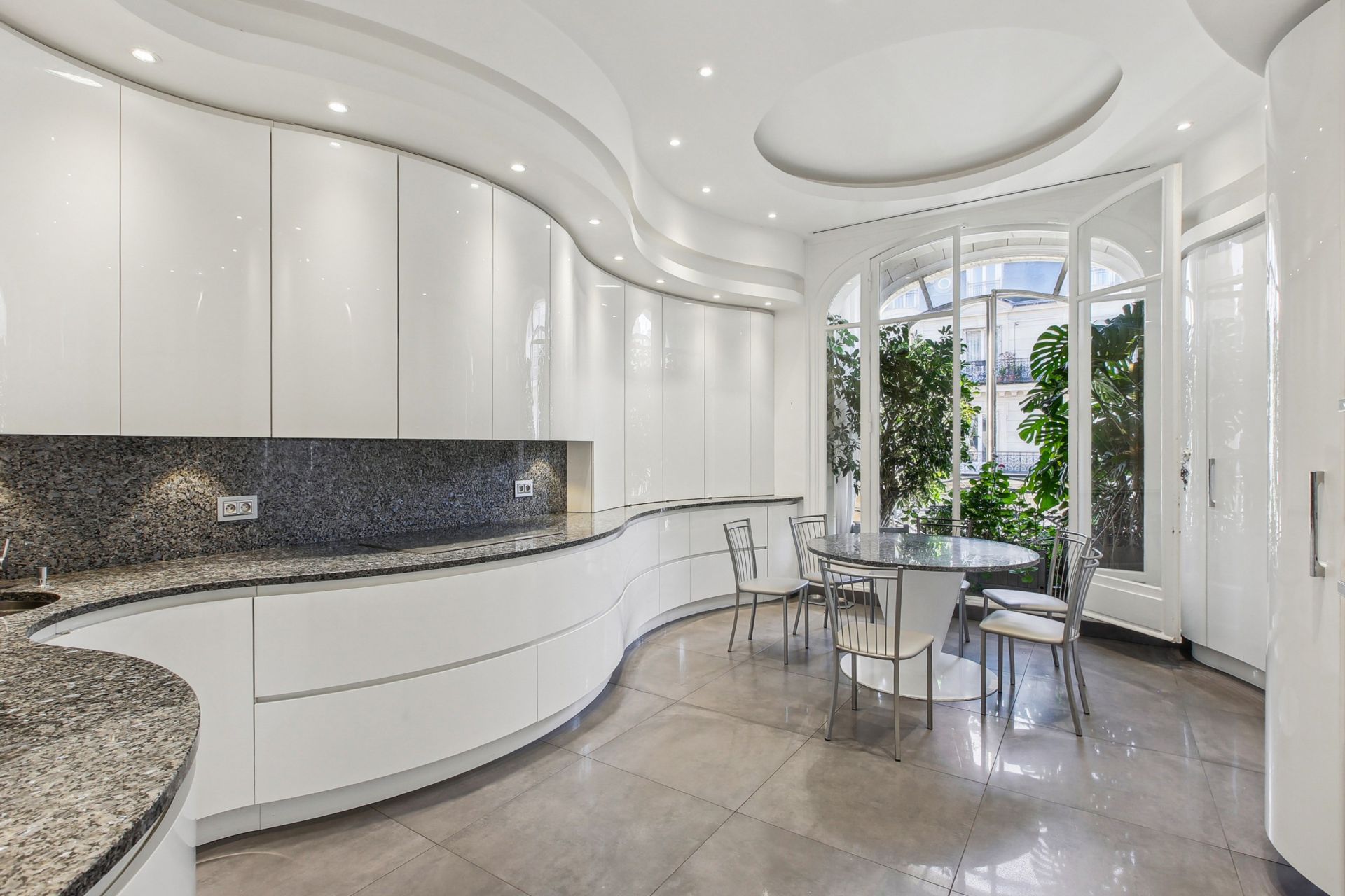 luxury apartment 7 Rooms for sale on PARIS (75116)