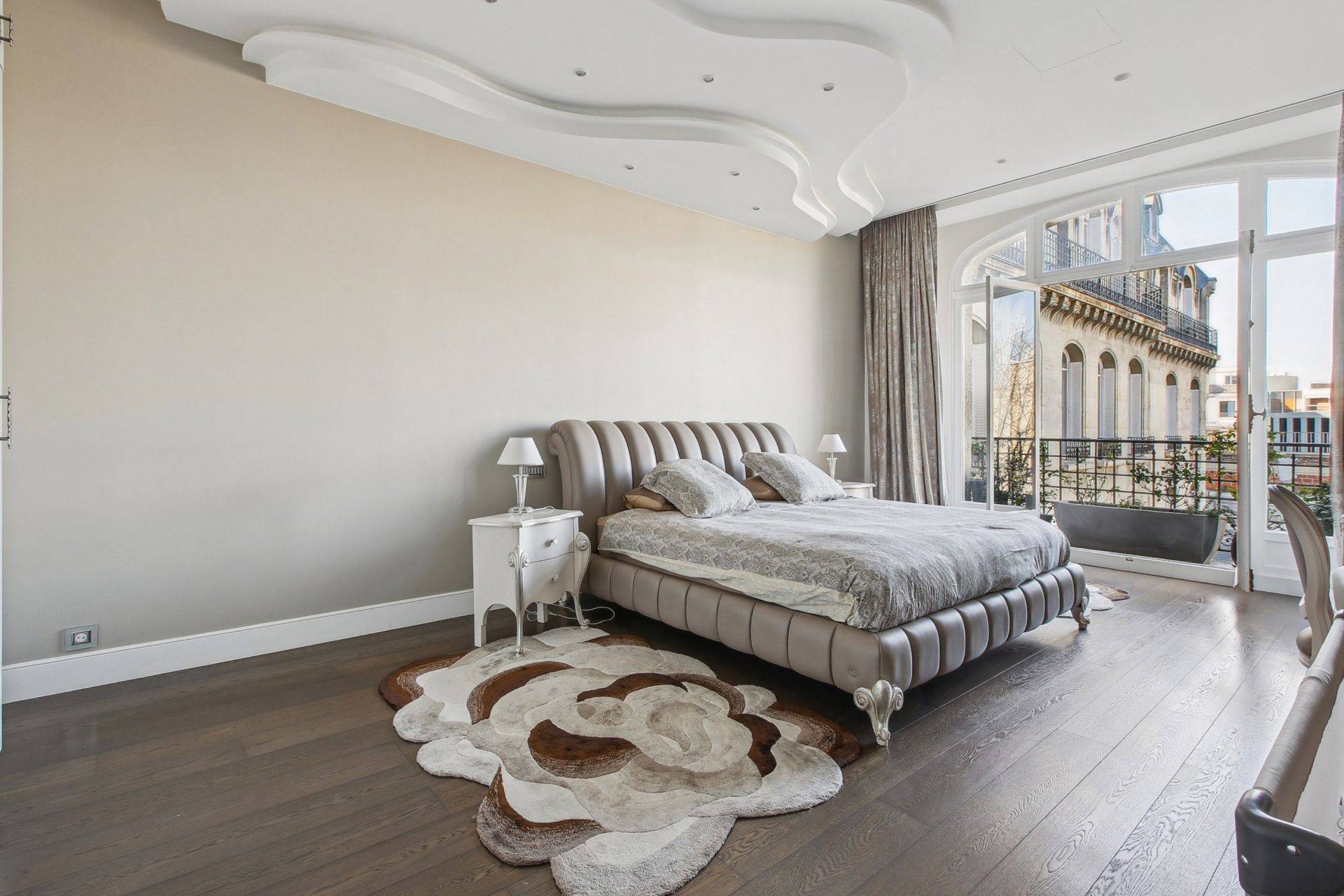 luxury apartment 7 Rooms for sale on PARIS (75116)