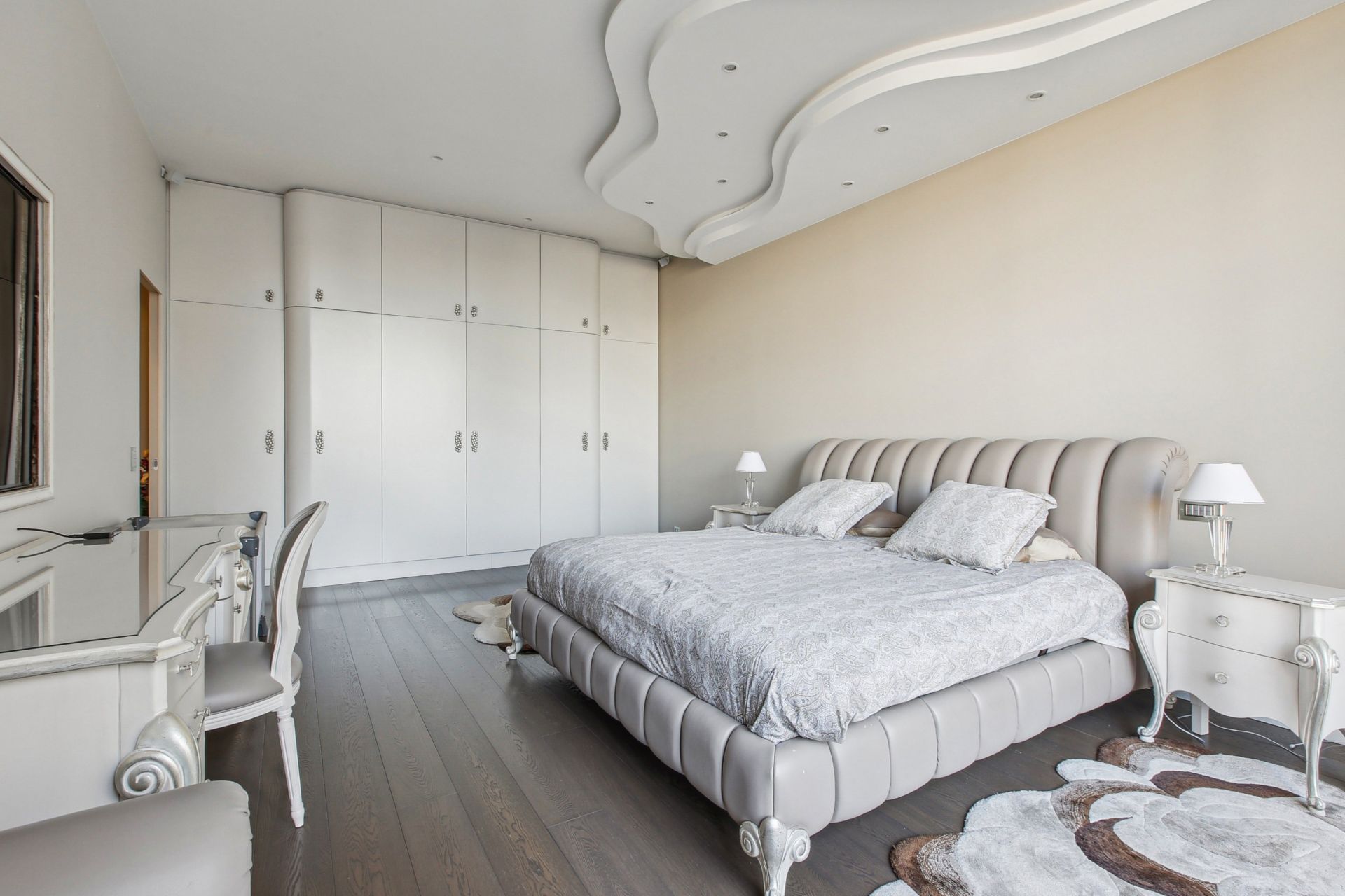 luxury apartment 7 Rooms for sale on PARIS (75116)