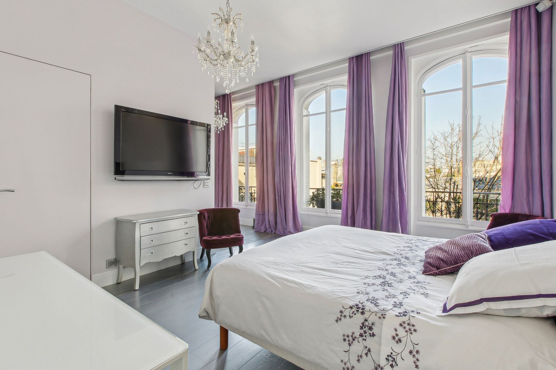 luxury apartment 7 Rooms for sale on PARIS (75116)