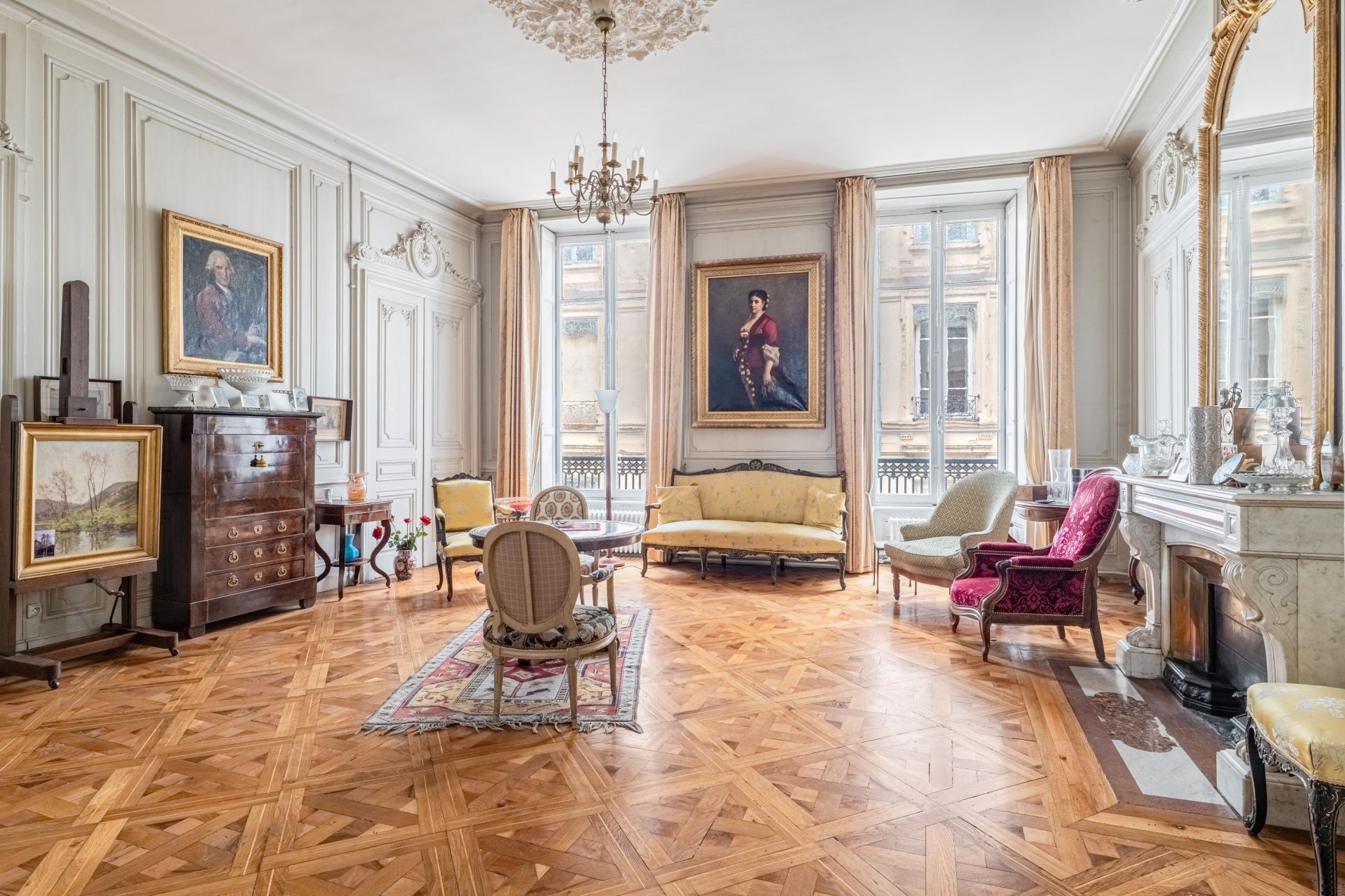 luxury apartment 7 Rooms for sale on LYON (69002)