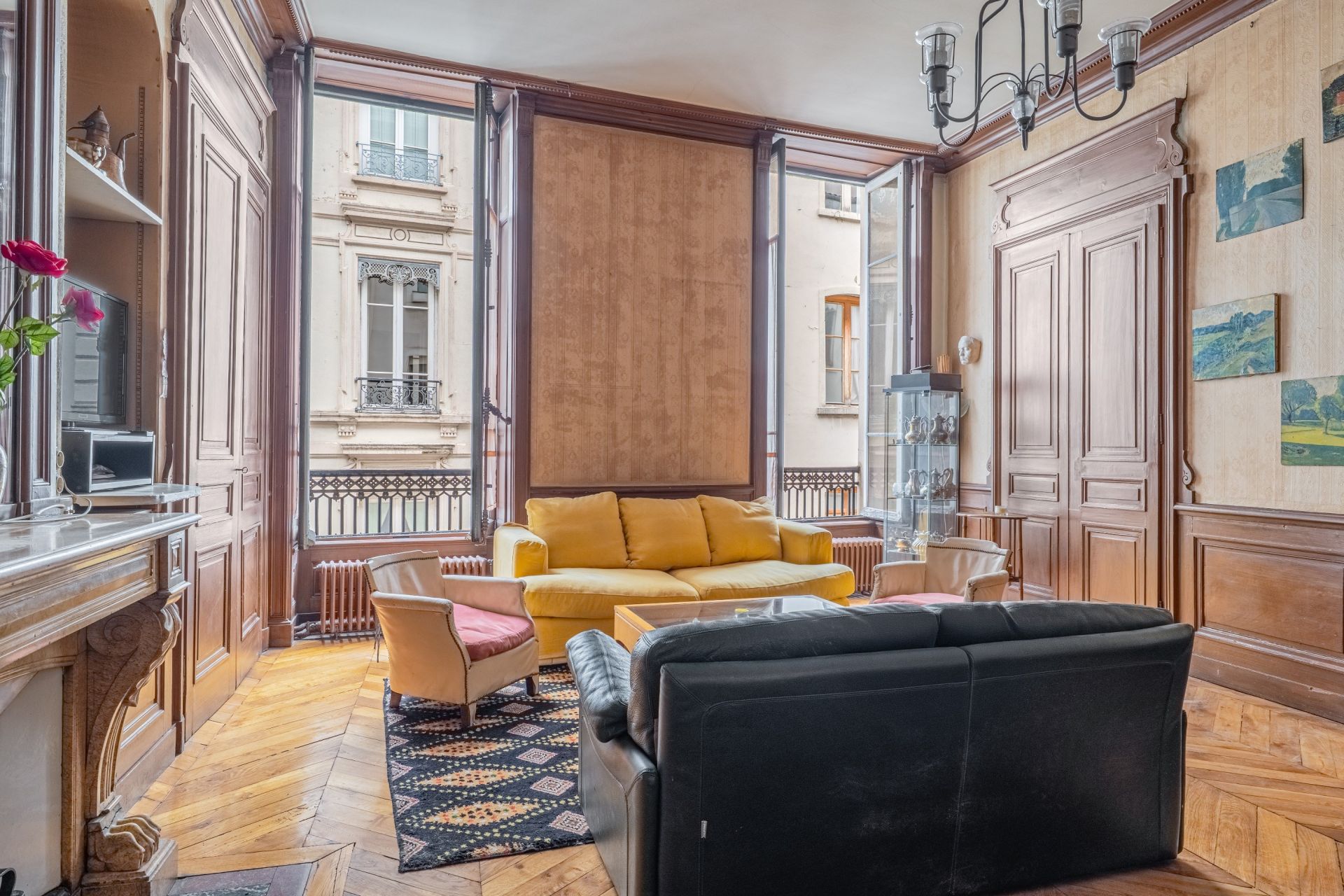 luxury apartment 7 Rooms for sale on LYON (69002)