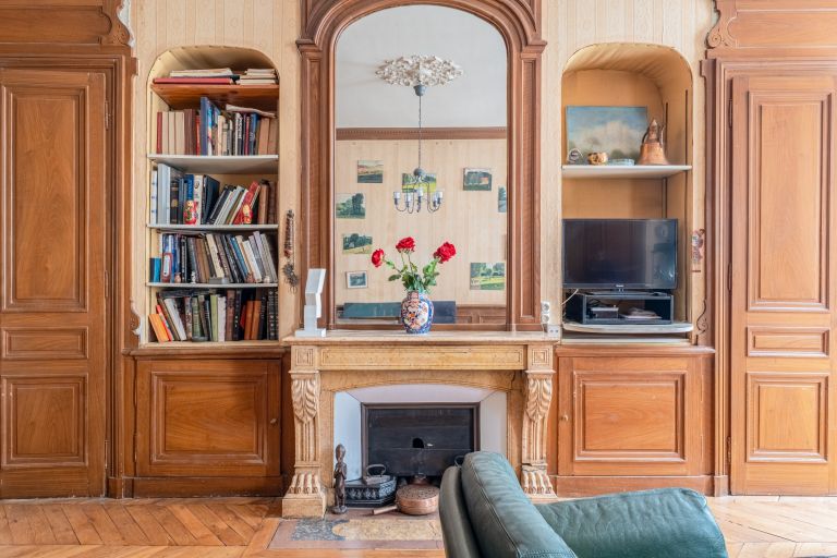 luxury apartment 7 Rooms for sale on LYON (69002)