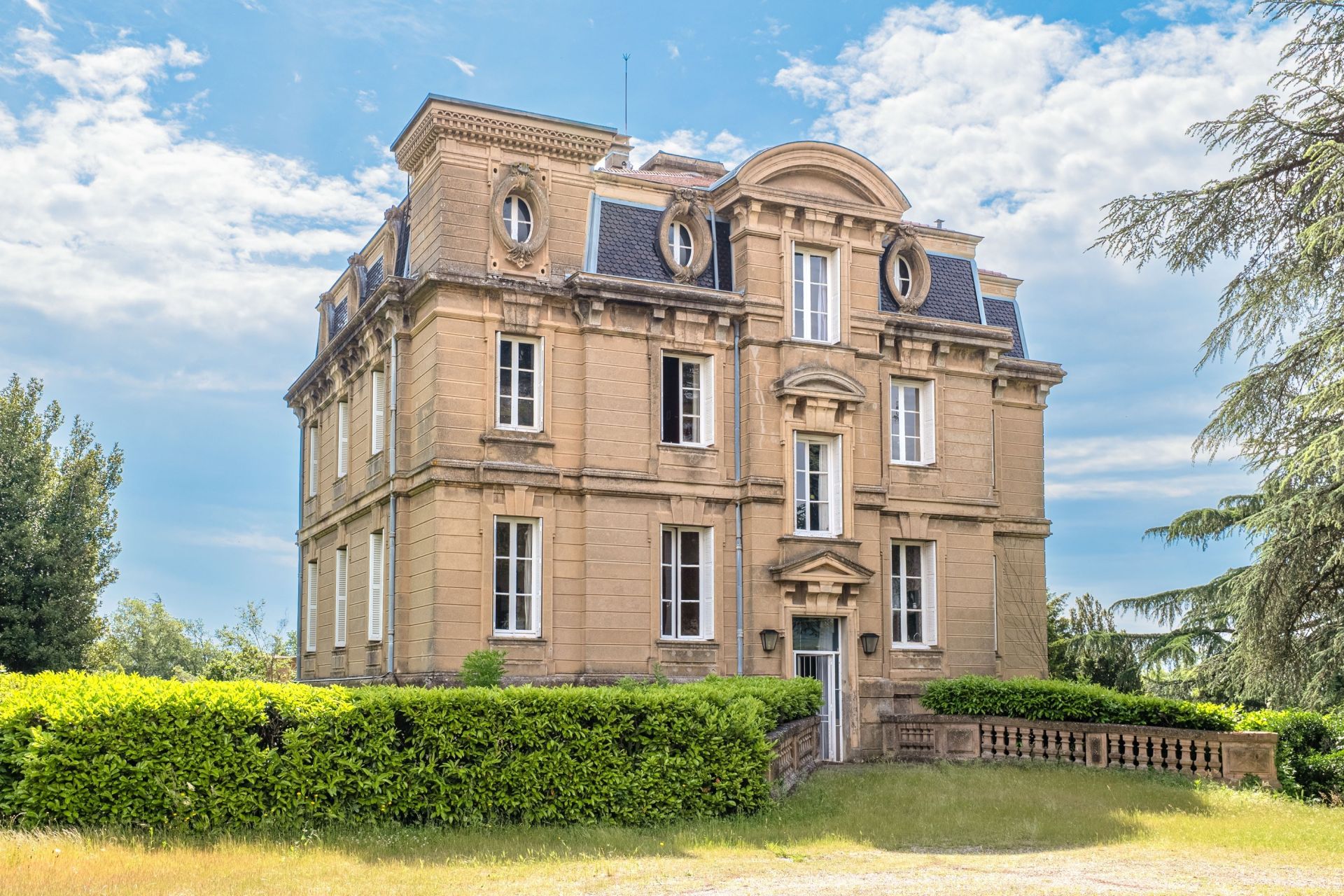 mansion 10 Rooms for sale on BRIGNAIS (69530)