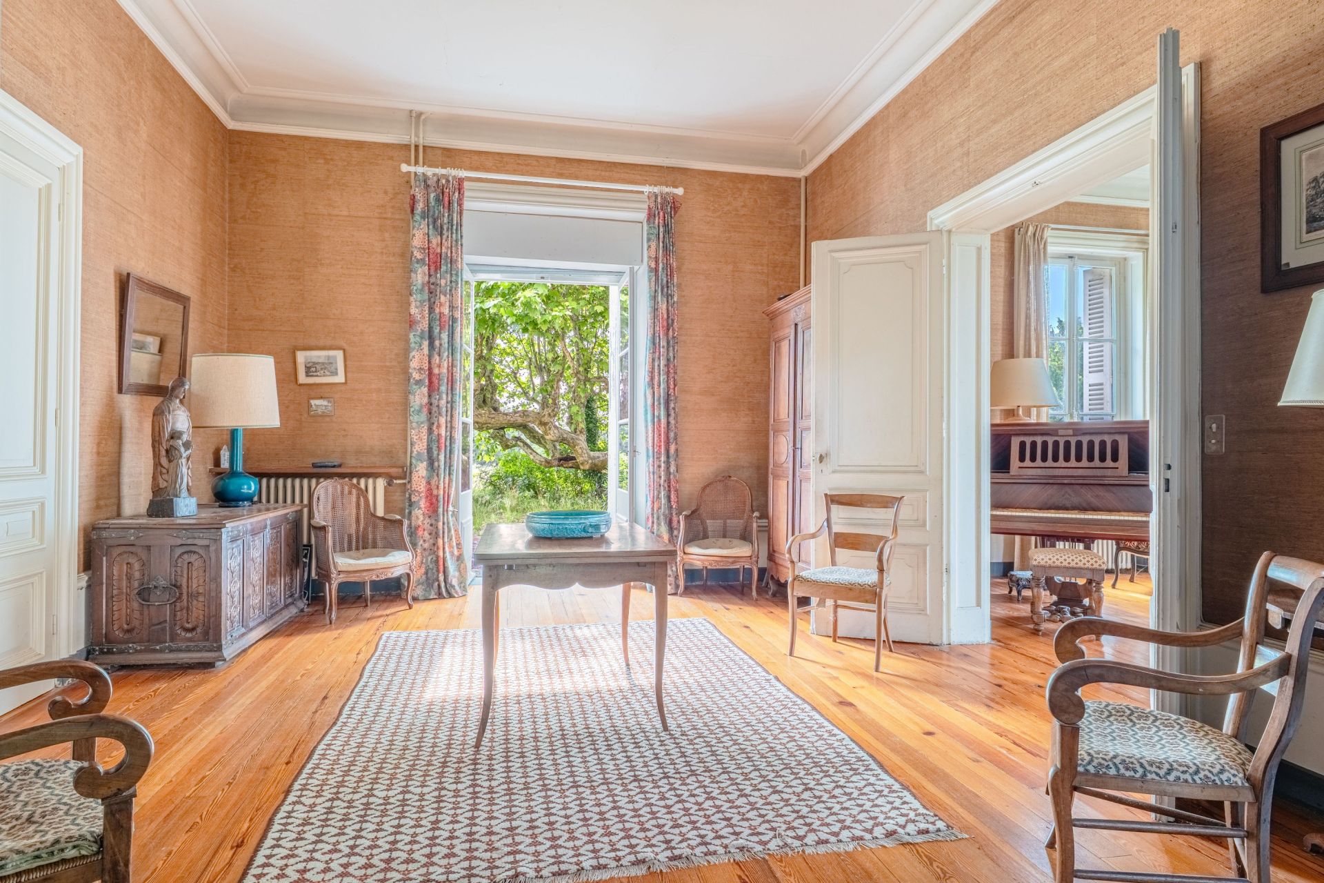 mansion 10 Rooms for sale on BRIGNAIS (69530)