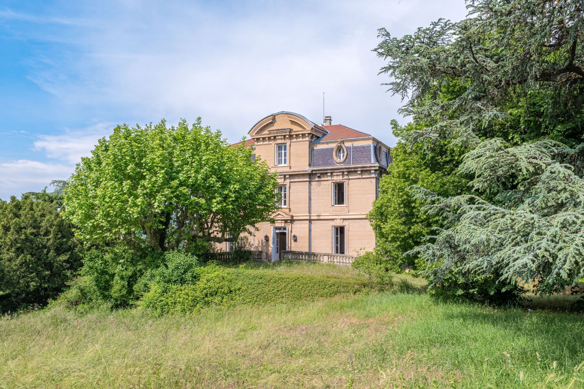 mansion 10 Rooms for sale on BRIGNAIS (69530)