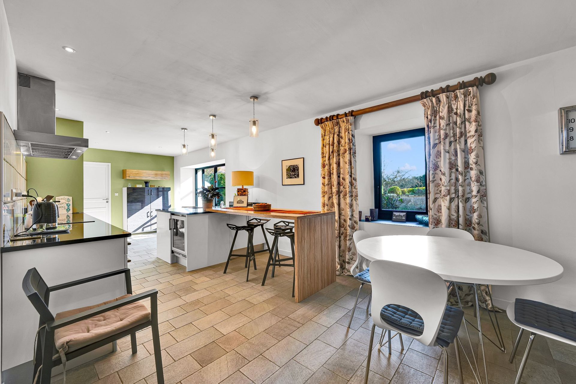 luxury house 8 Rooms for sale on DIVONNE LES BAINS (01220)