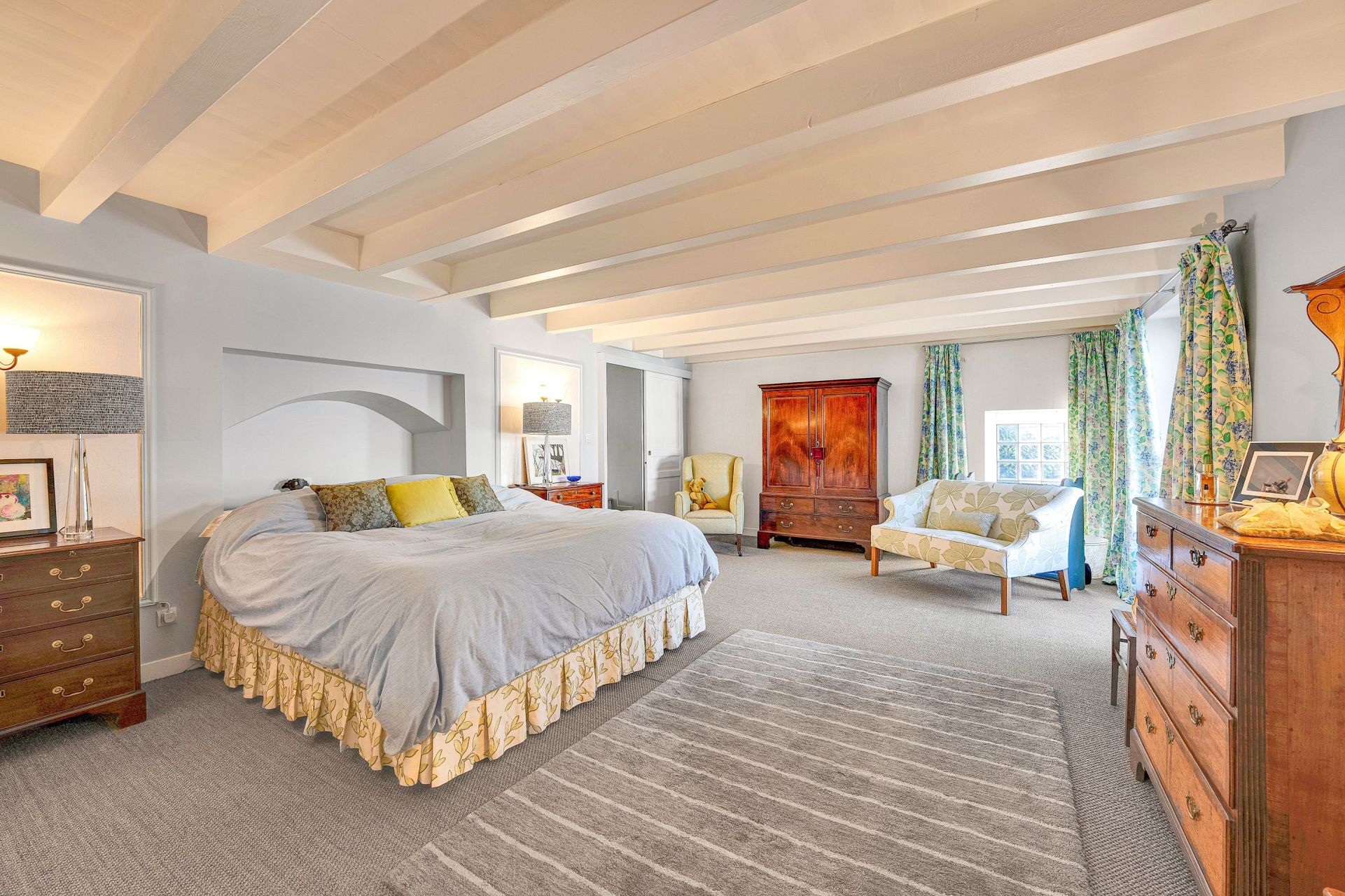 luxury house 8 Rooms for sale on DIVONNE LES BAINS (01220)