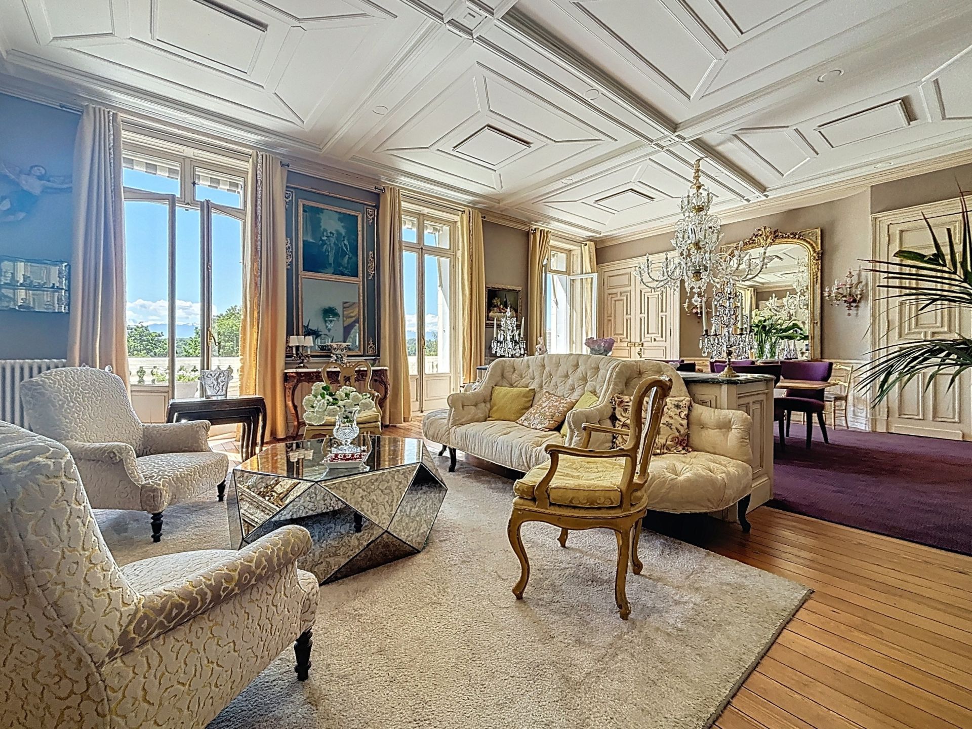 luxury apartment 8 Rooms for sale on PAU (64000)