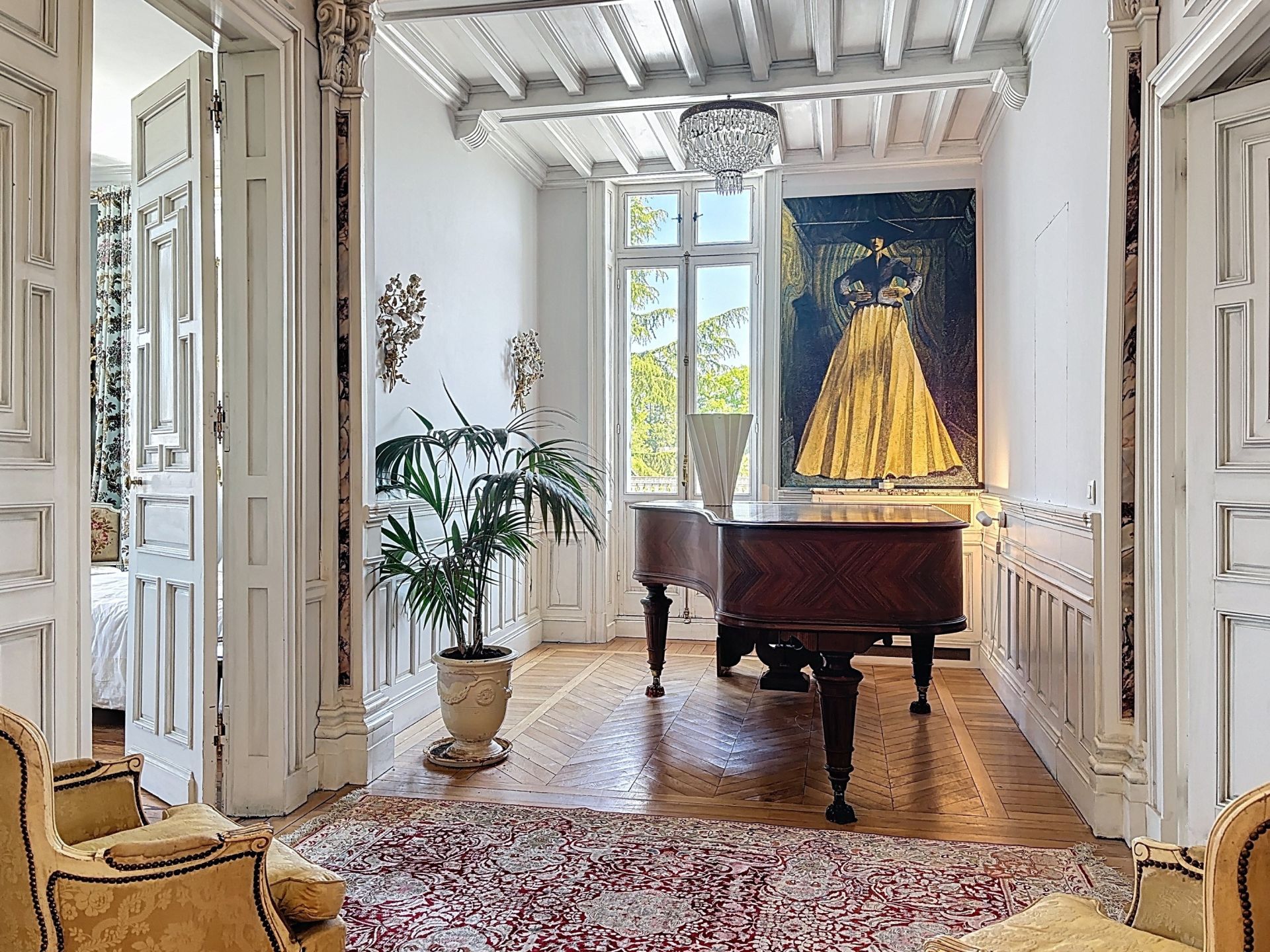 luxury apartment 8 Rooms for sale on PAU (64000)