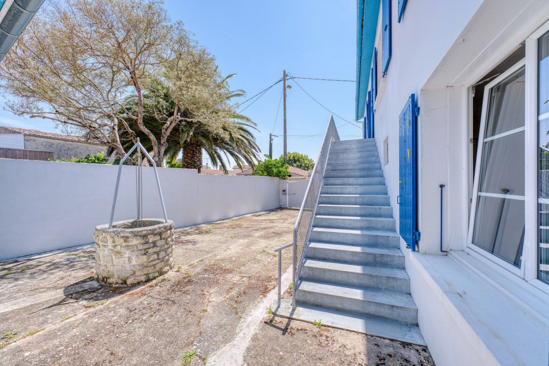 luxury house 8 Rooms for sale on ST DENIS D OLERON (17650)