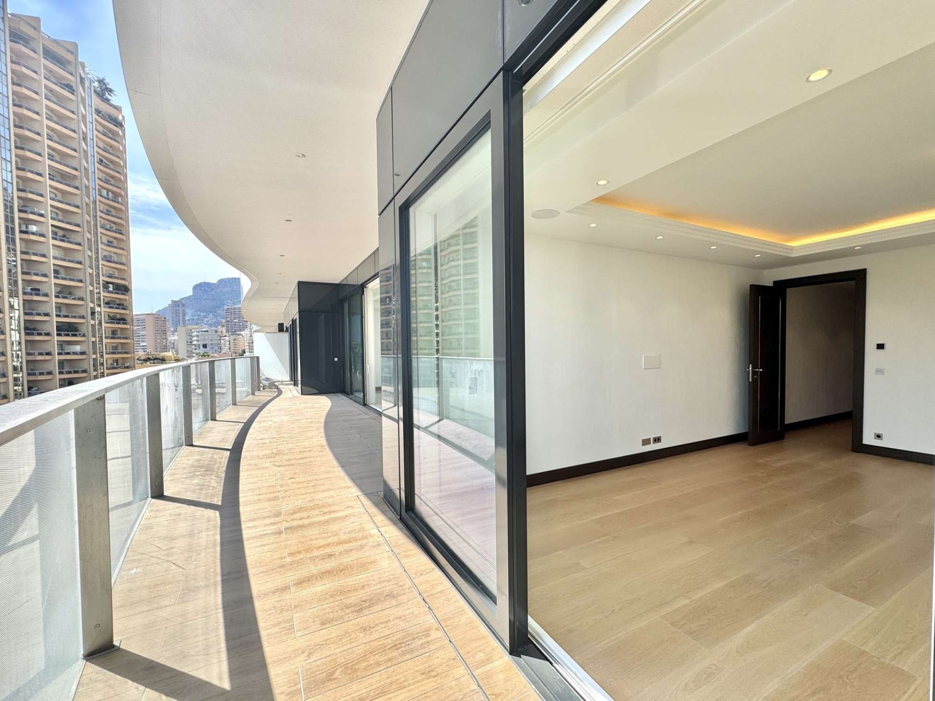 luxury apartment 6 Rooms for sale on MONACO (98000)