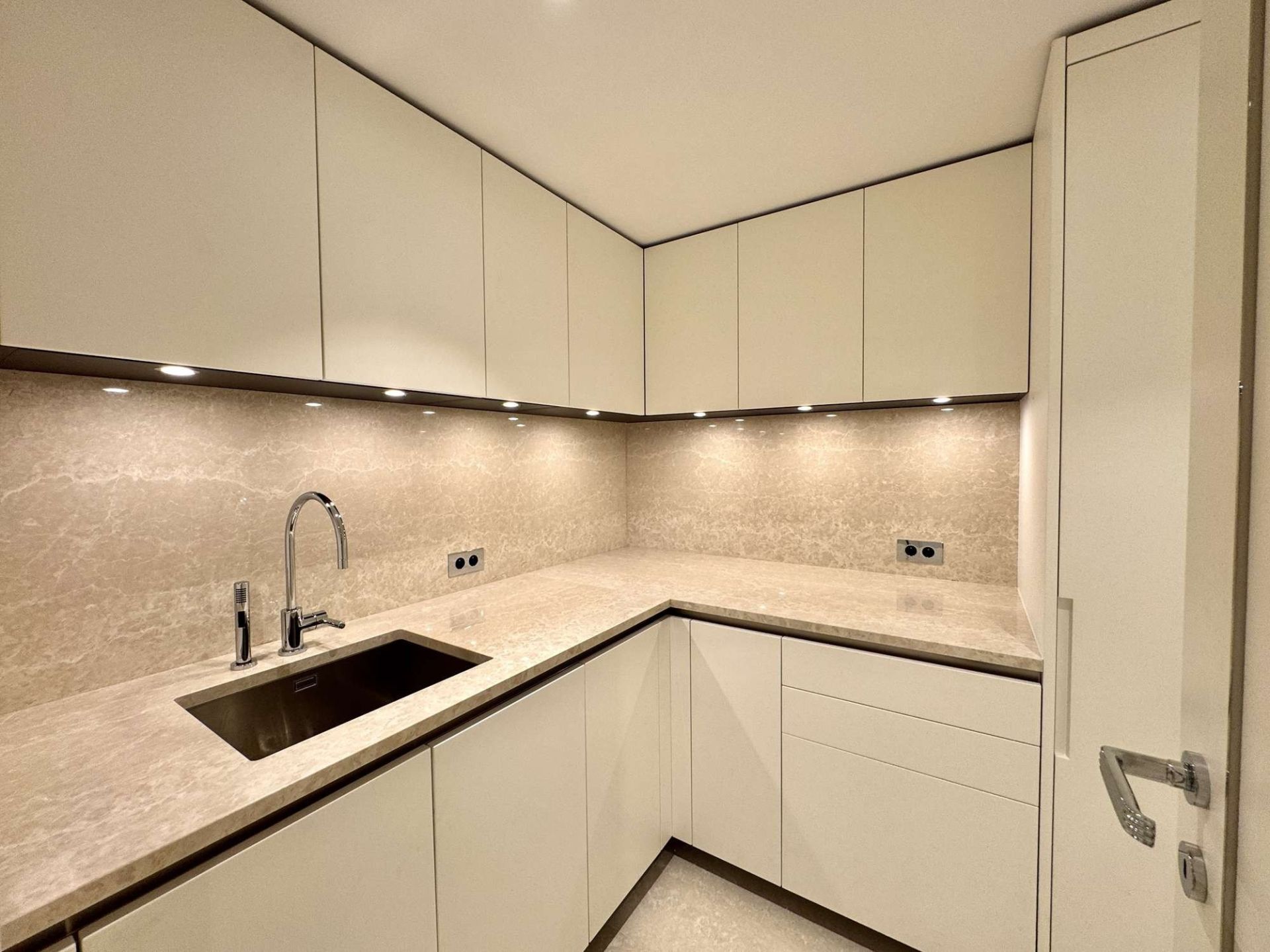 luxury apartment 6 Rooms for sale on MONACO (98000)