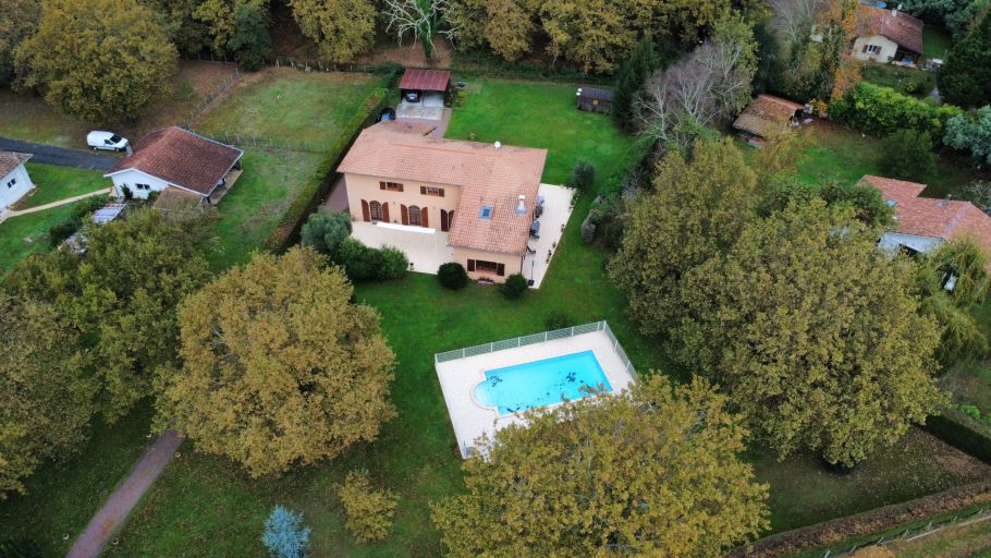 luxury house 10 Rooms for sale on MIMIZAN (40200)