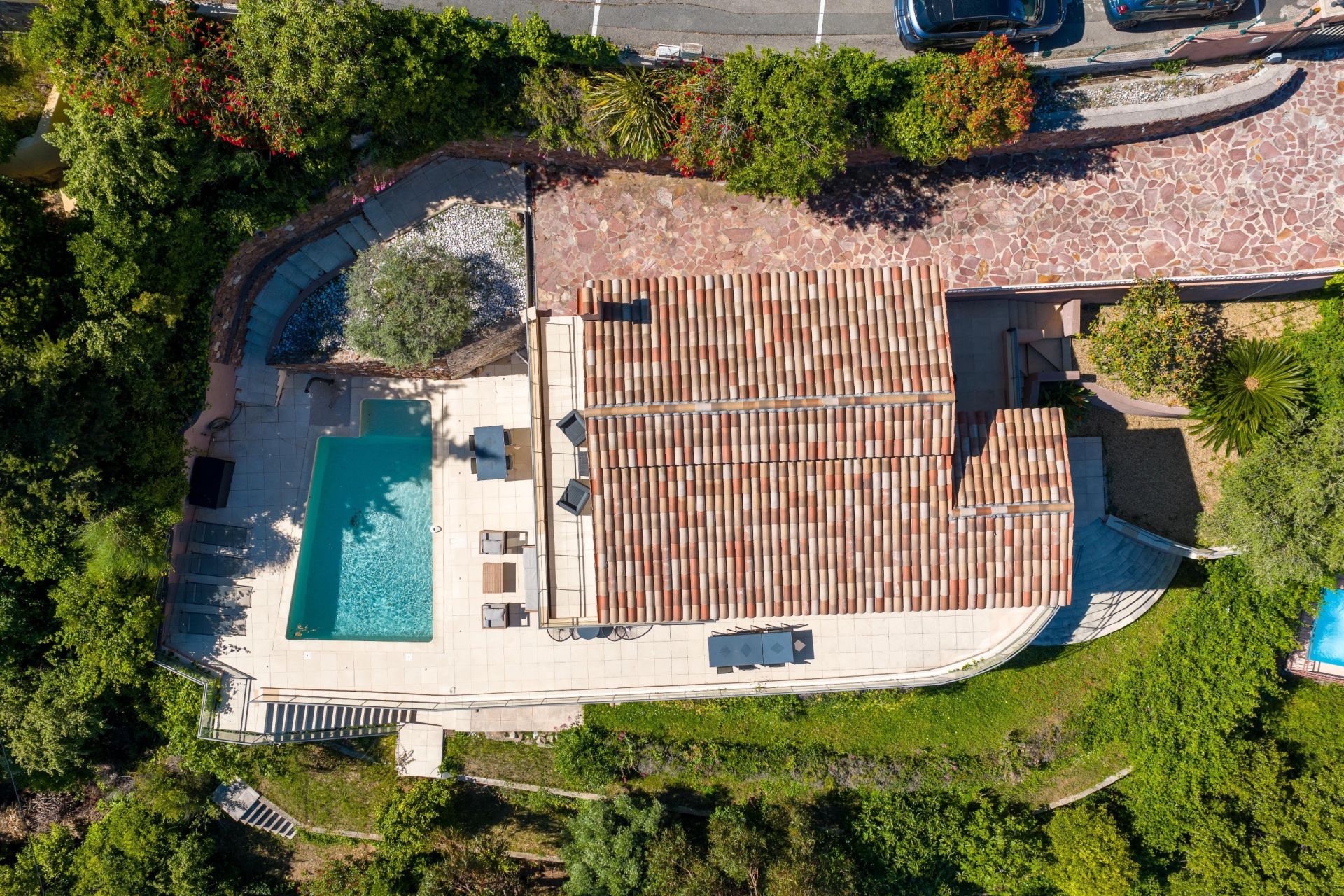 contemporary house 5 Rooms for sale on THEOULE SUR MER (06590)