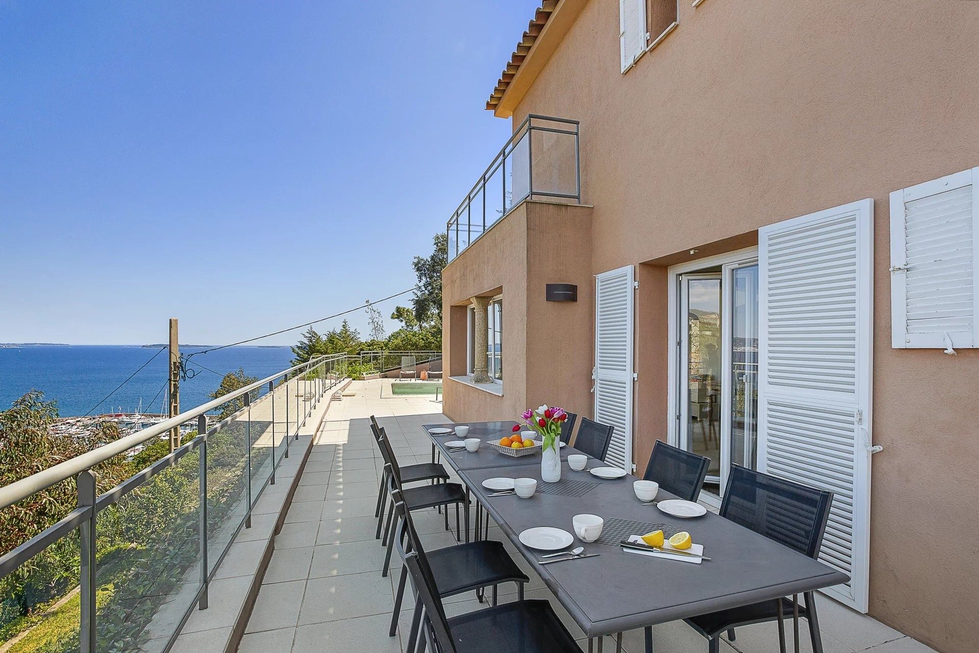 contemporary house 5 Rooms for sale on THEOULE SUR MER (06590)