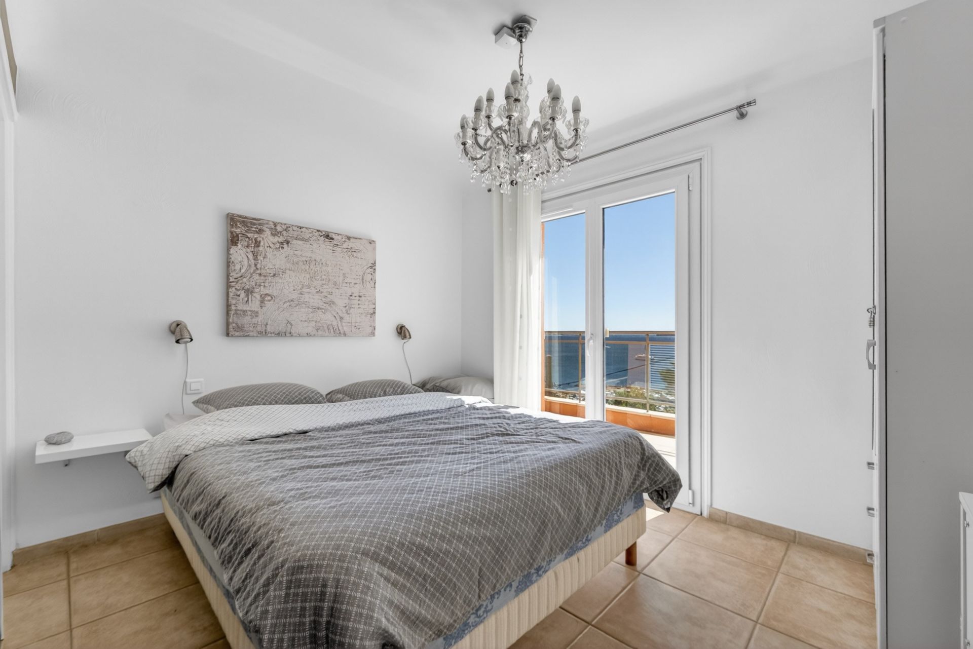 contemporary house 5 Rooms for sale on THEOULE SUR MER (06590)