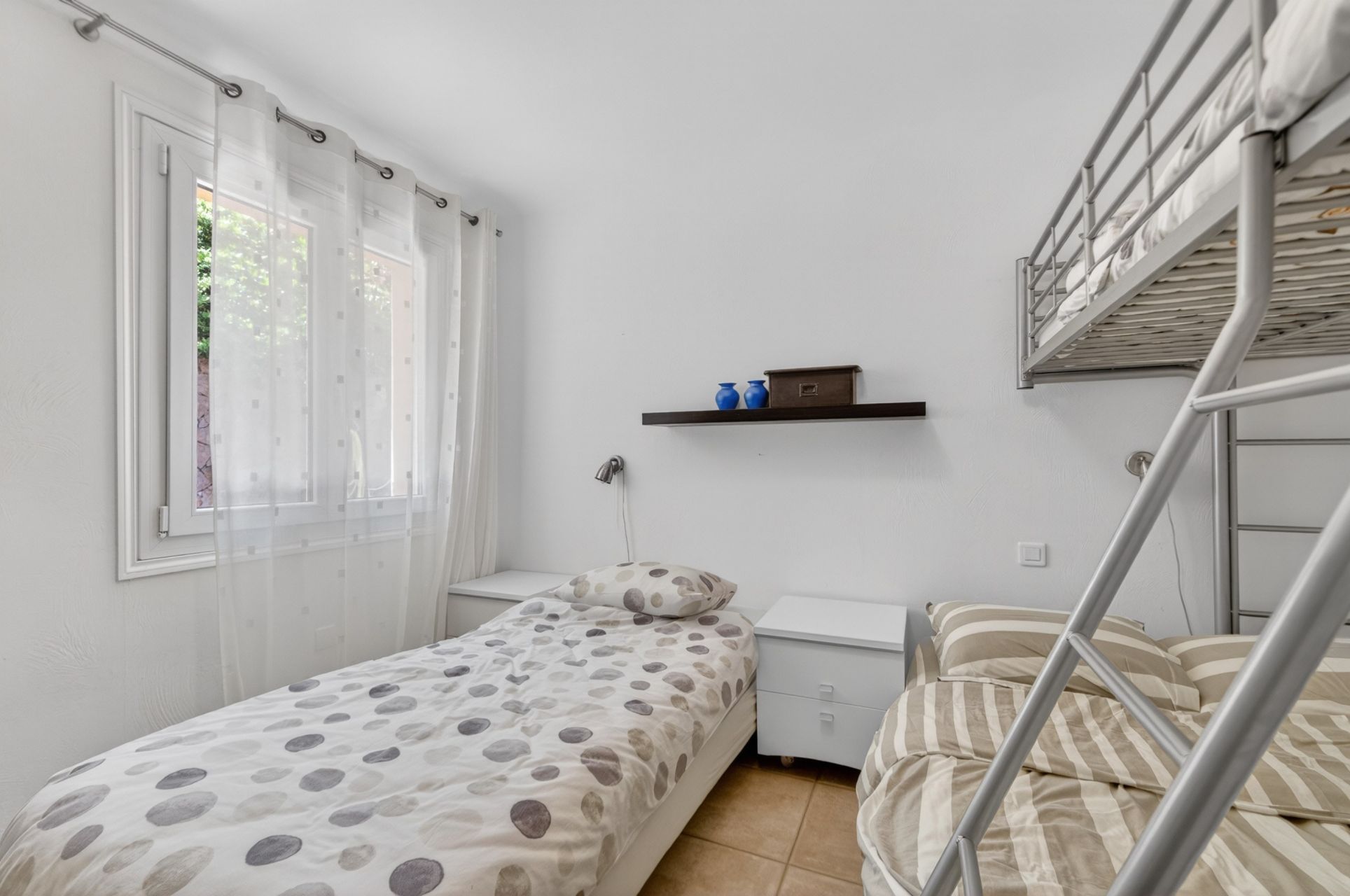 contemporary house 5 Rooms for sale on THEOULE SUR MER (06590)
