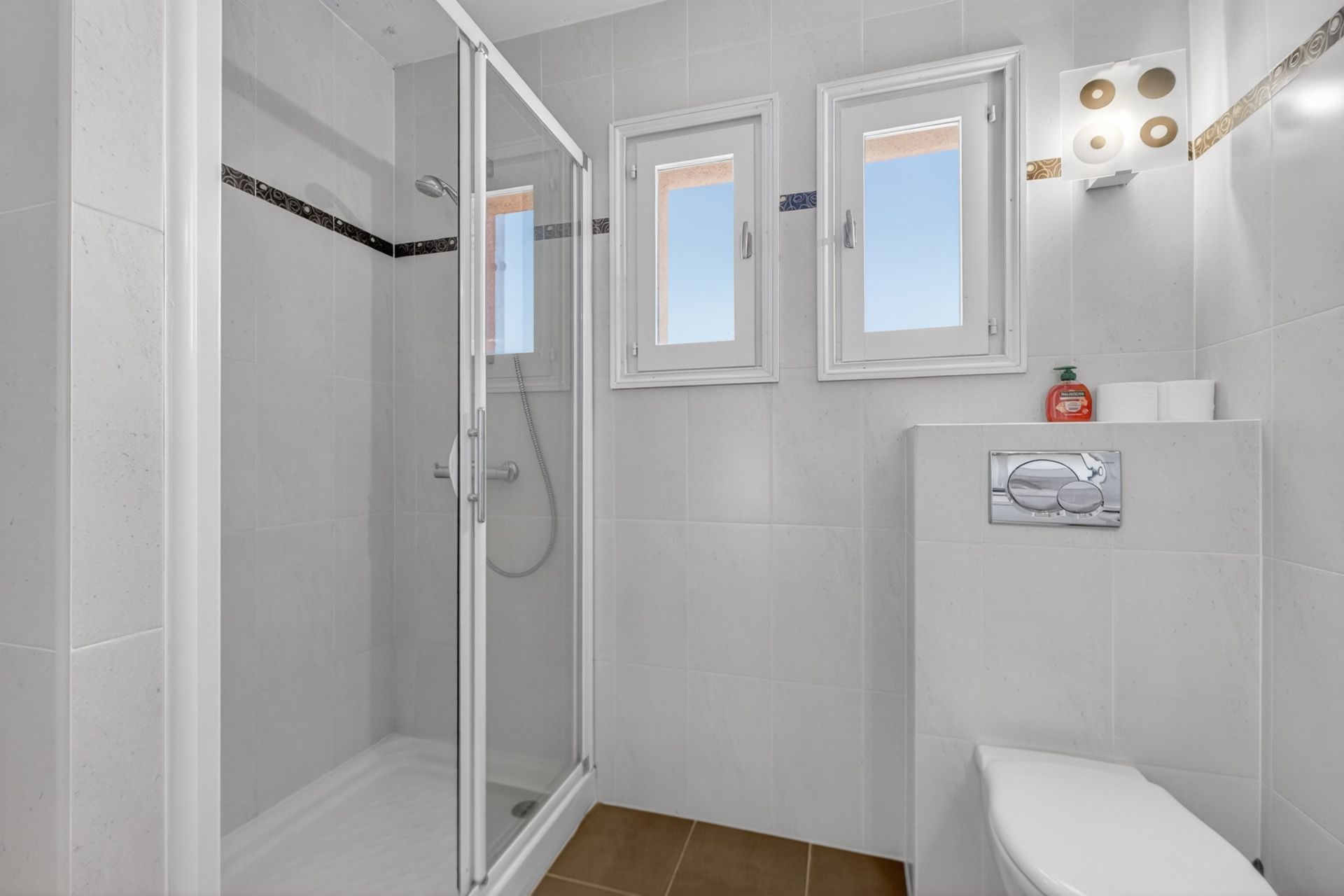 contemporary house 5 Rooms for sale on THEOULE SUR MER (06590)