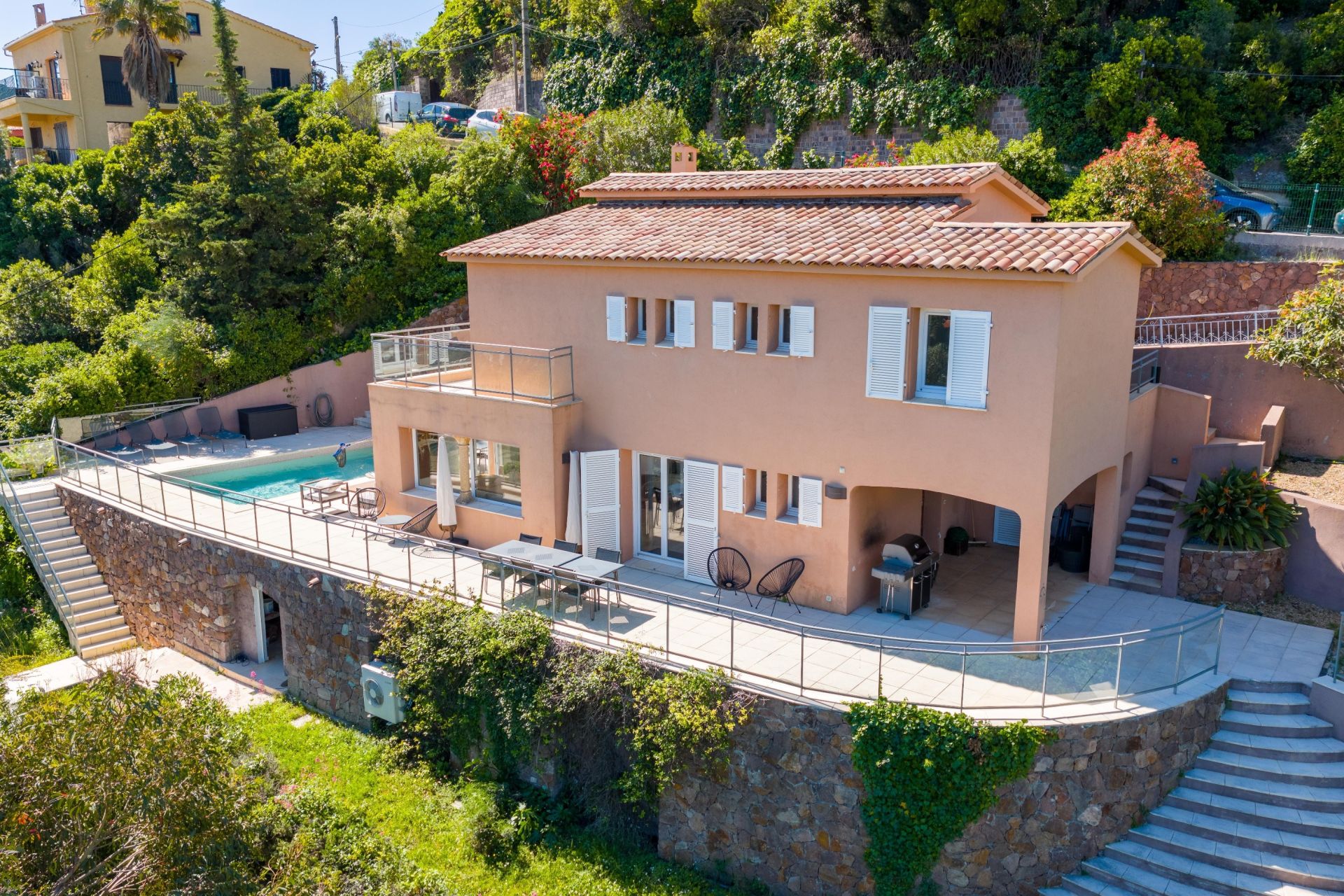 contemporary house 5 Rooms for sale on THEOULE SUR MER (06590)
