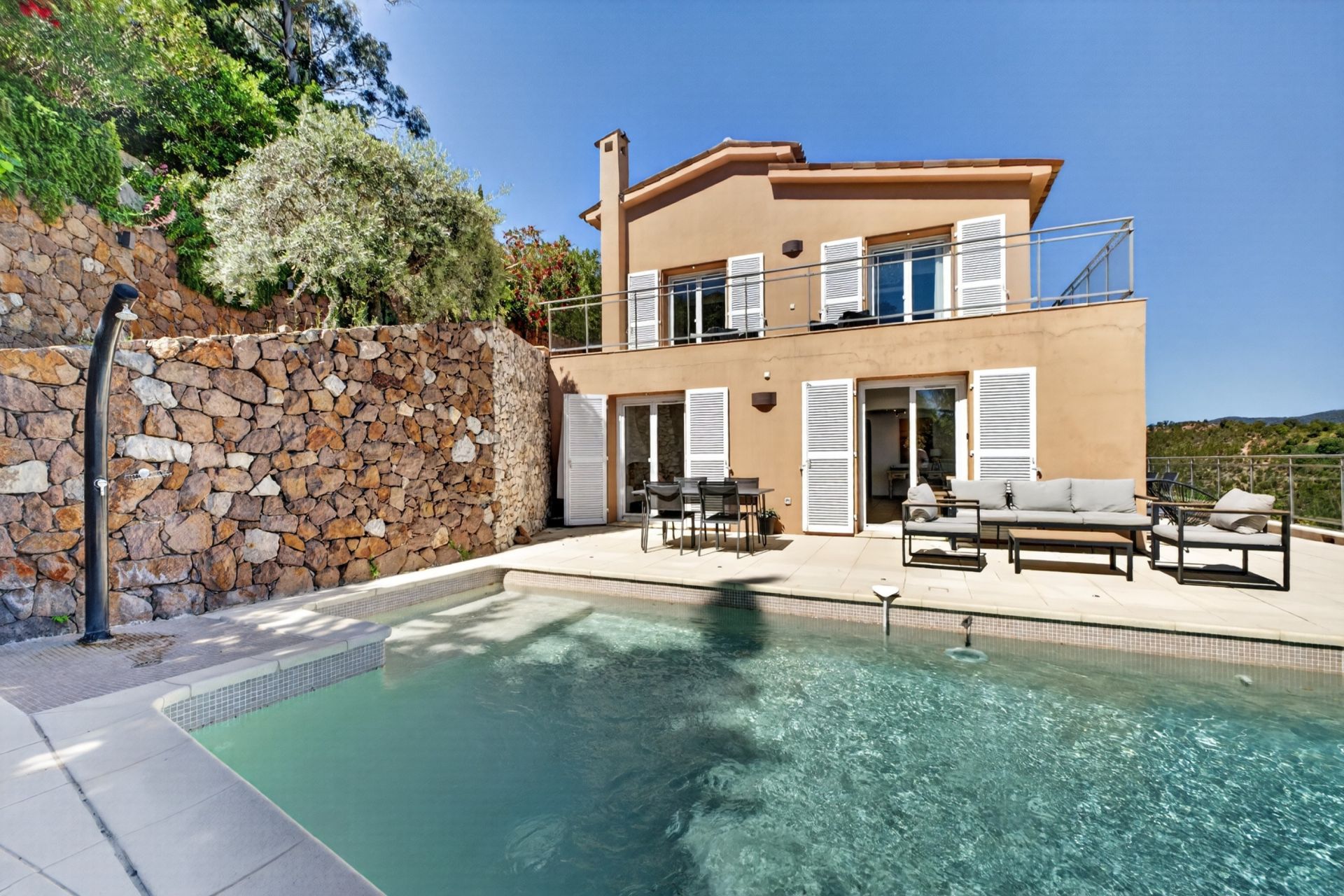 contemporary house 5 Rooms for sale on THEOULE SUR MER (06590)
